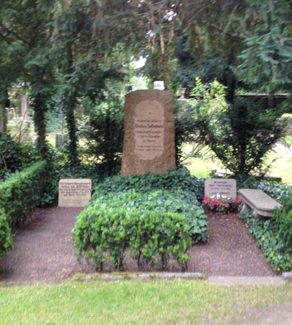 Grabstein Rüdiger von Tresckow, Friedhof Bornstedt, Brandenburg