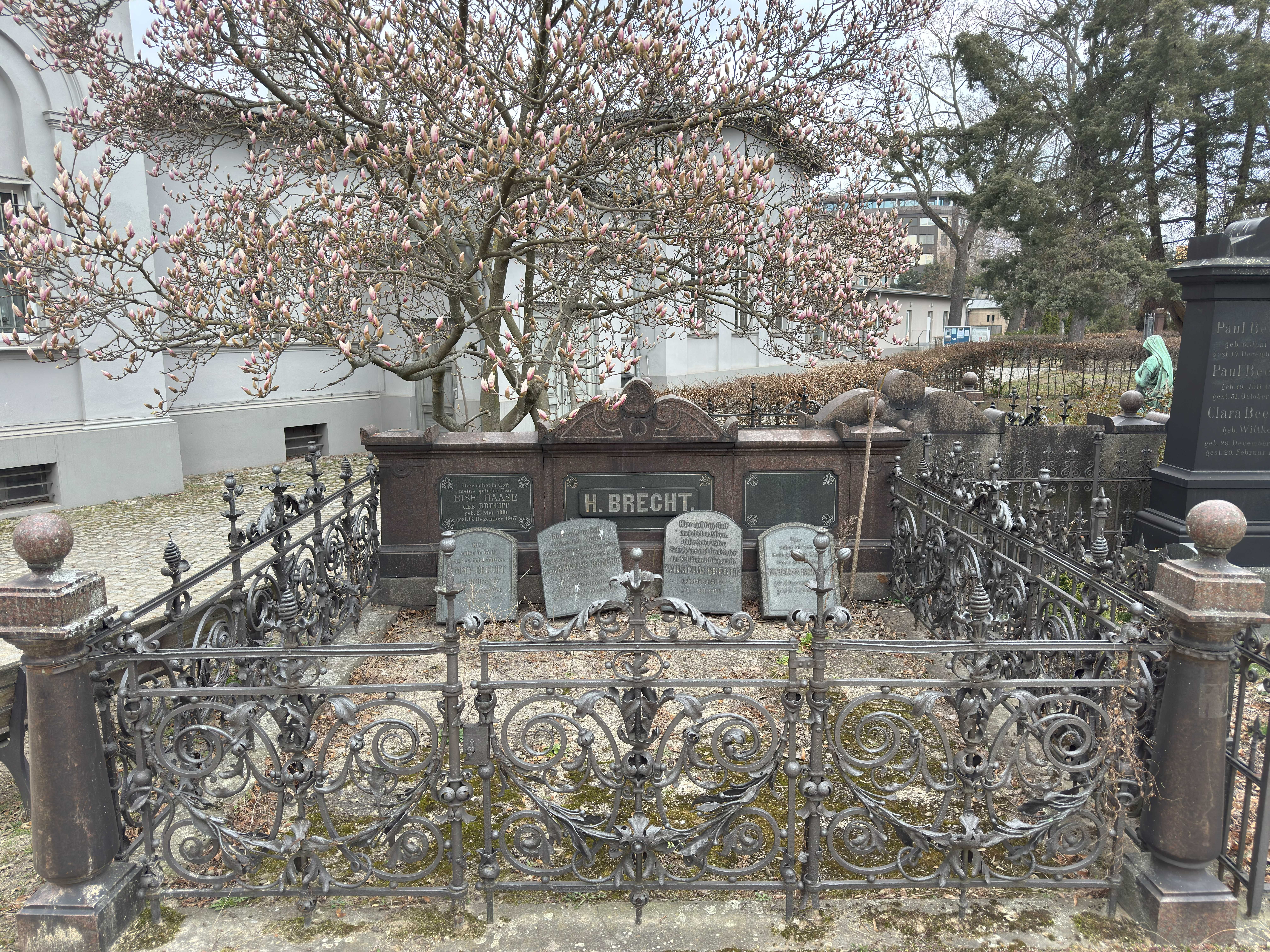 Grabstein Hermine Brecht, geb. Neubeiser, Friedhof III der Jerusalems- und Neuen Kirchengemeinde, Berlin-Kreuzberg, Deutschland