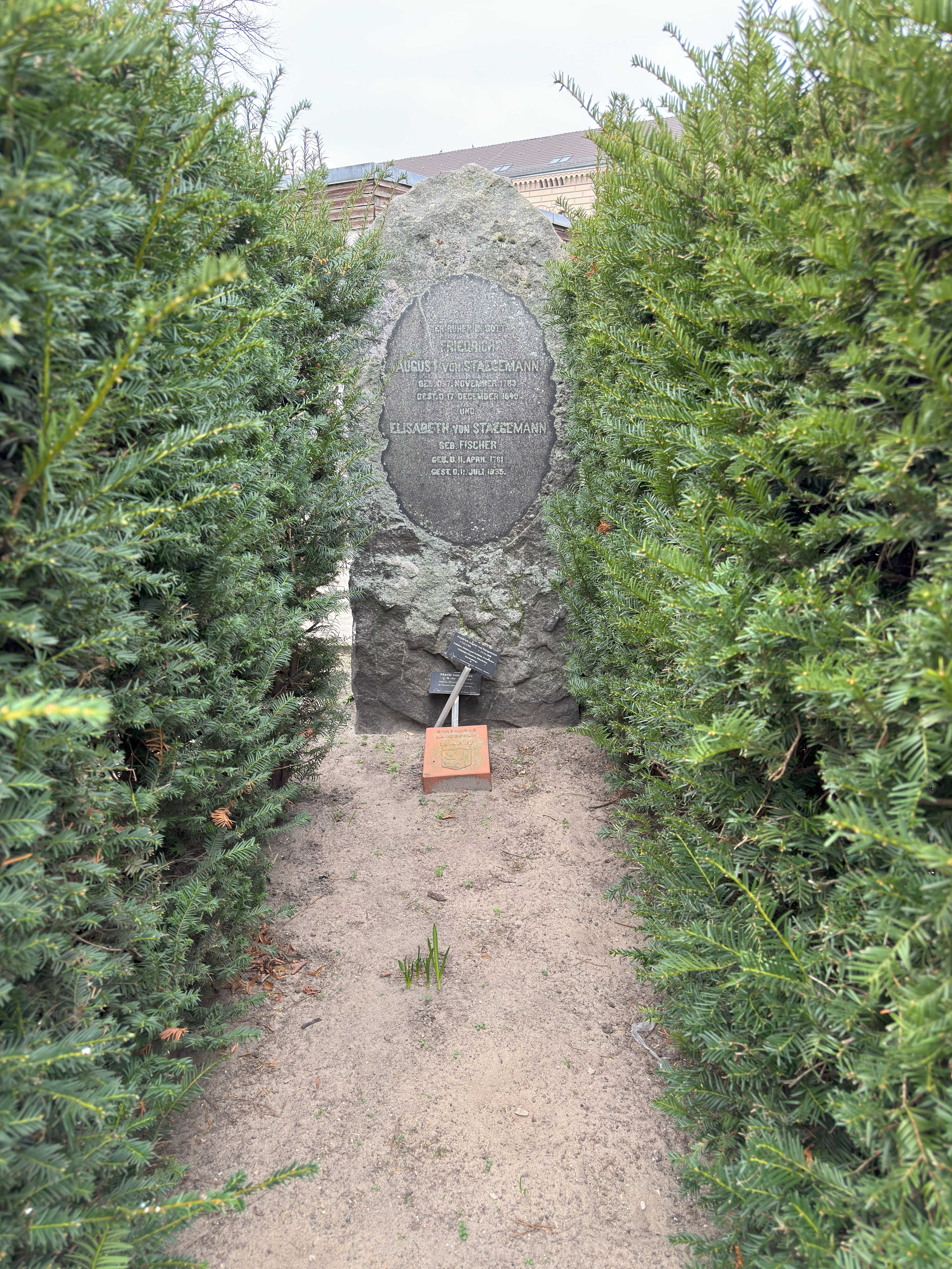 Grabstein Friedrich August von Staegemann, Friedhof III der Jerusalems- und Neuen Kirchengemeinde, Berlin-Kreuzberg, Deutschland