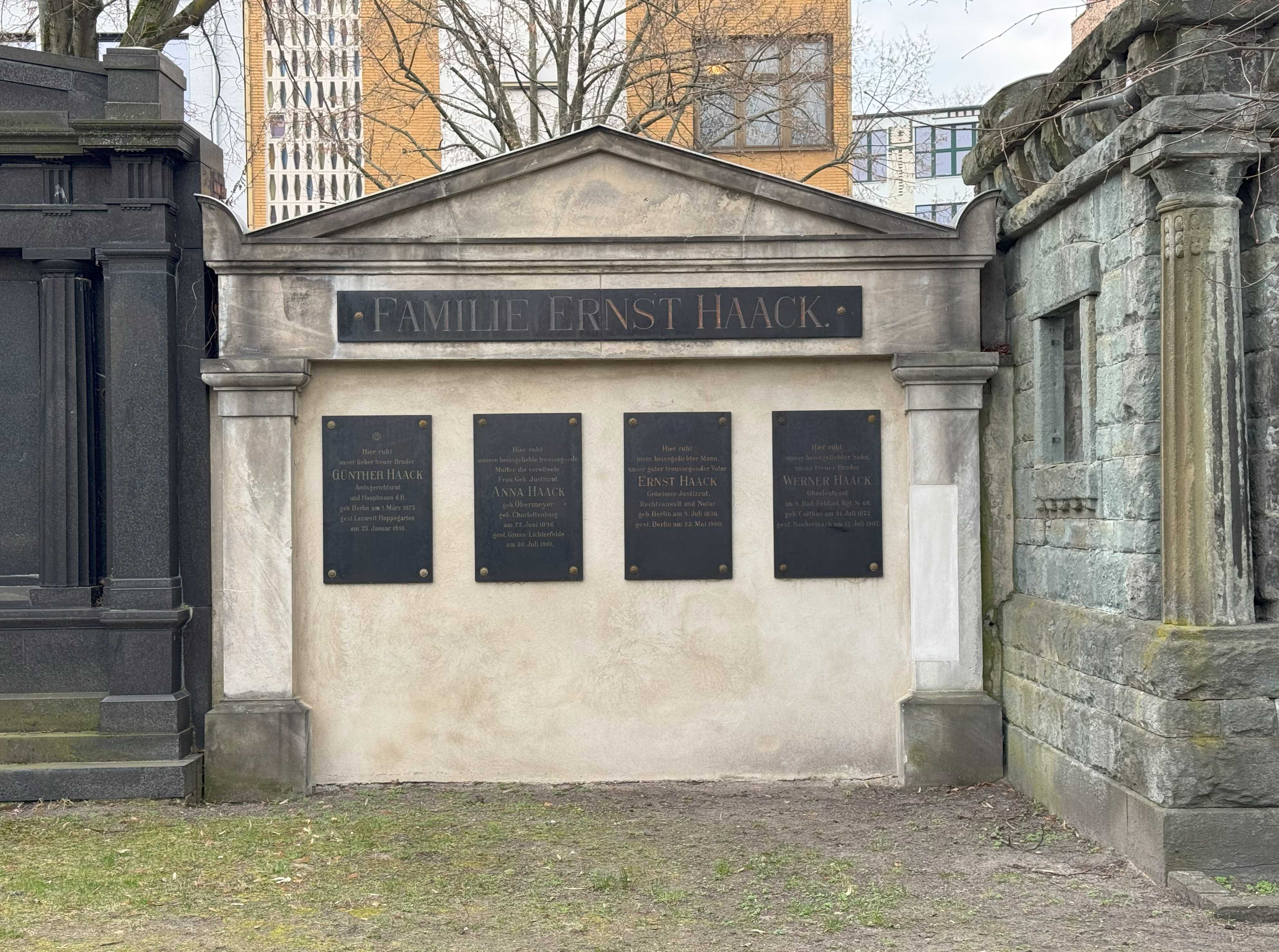 Grabstein Anna Haack, geb. Obermeyer, Friedhof III der Jerusalems- und Neuen Kirchengemeinde, Berlin-Kreuzberg, Deutschland