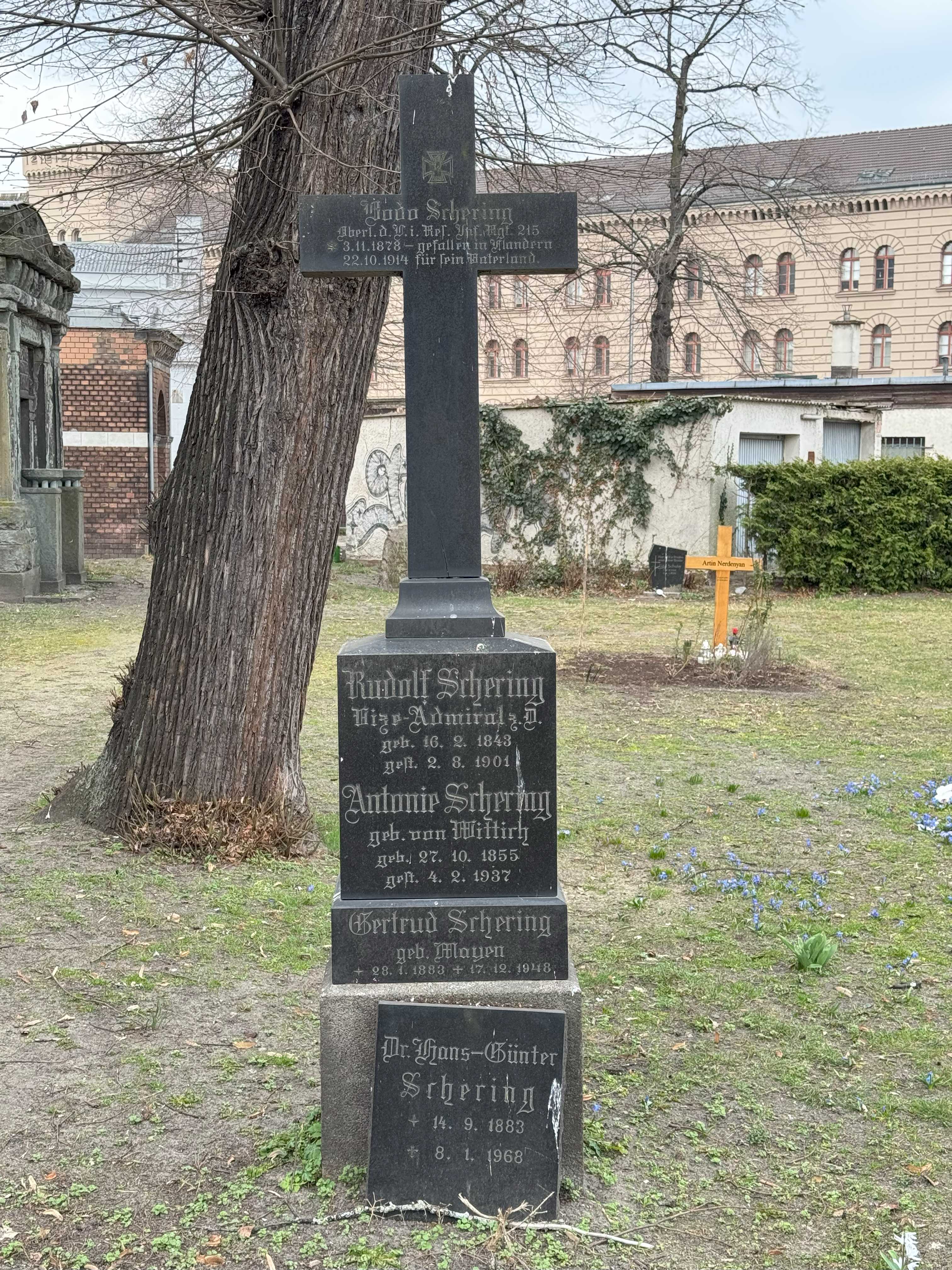 Grabstein Antonie Schering, geb. von Wittich, Friedhof III der Jerusalems- und Neuen Kirchengemeinde, Berlin-Kreuzberg, Deutschland