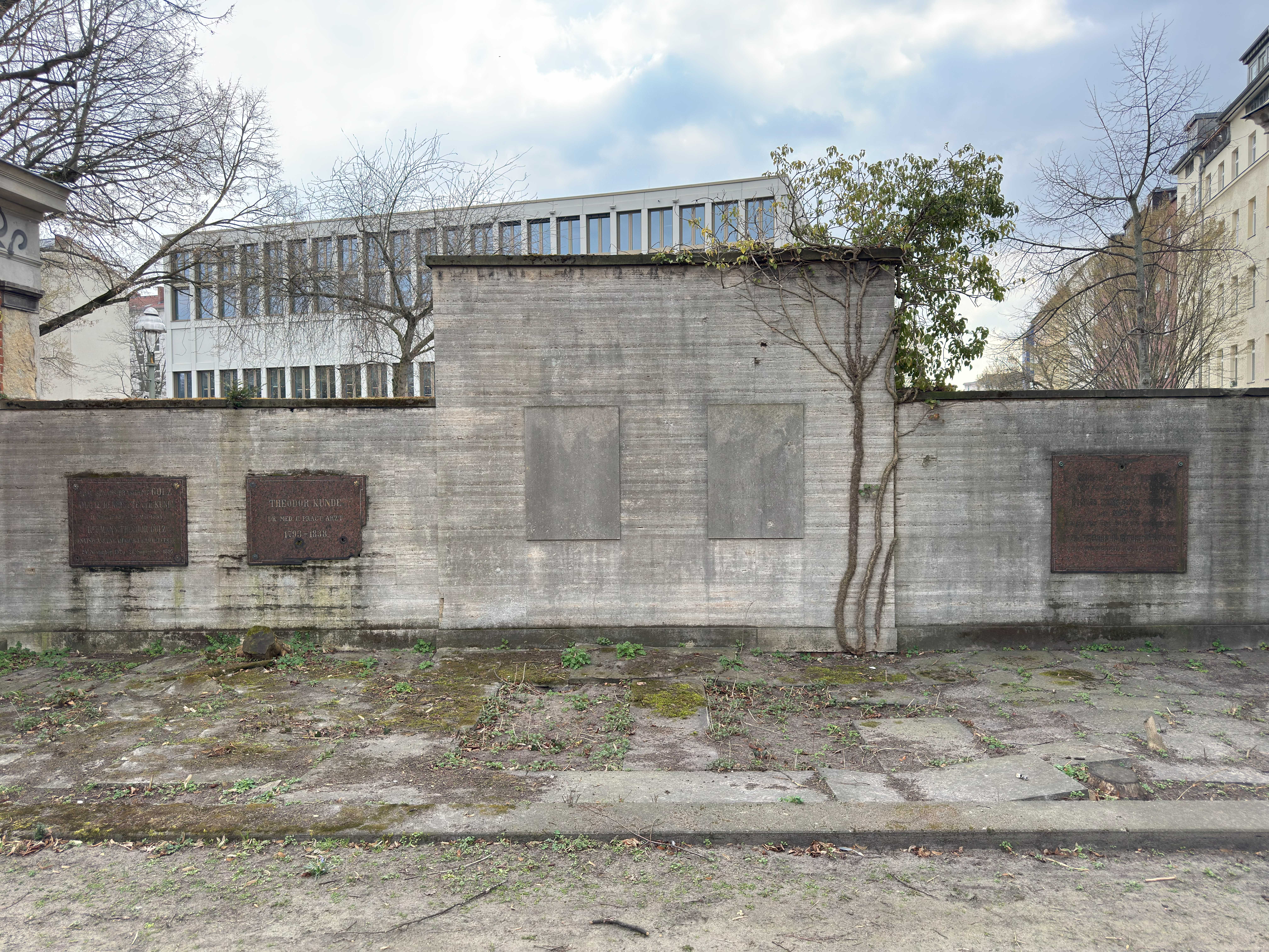 Grabstein Amalie Golz, geb. Kunde, Friedhof III der Jerusalems- und Neuen Kirchengemeinde, Berlin-Kreuzberg, Deutschland