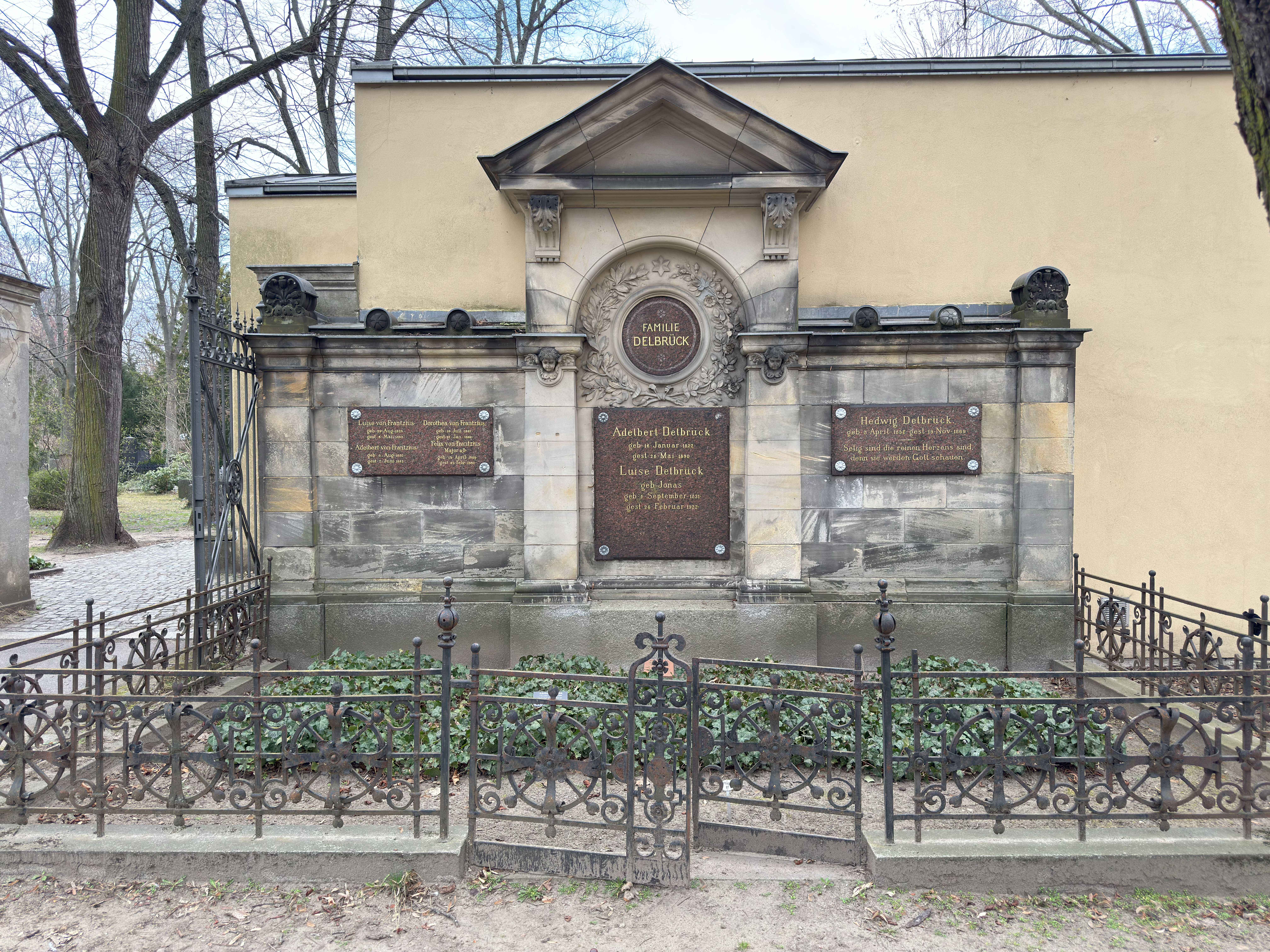 Grabstein Felix von Frantzius, Friedhof III der Jerusalems- und Neuen Kirchengemeinde, Berlin-Kreuzberg, Deutschland