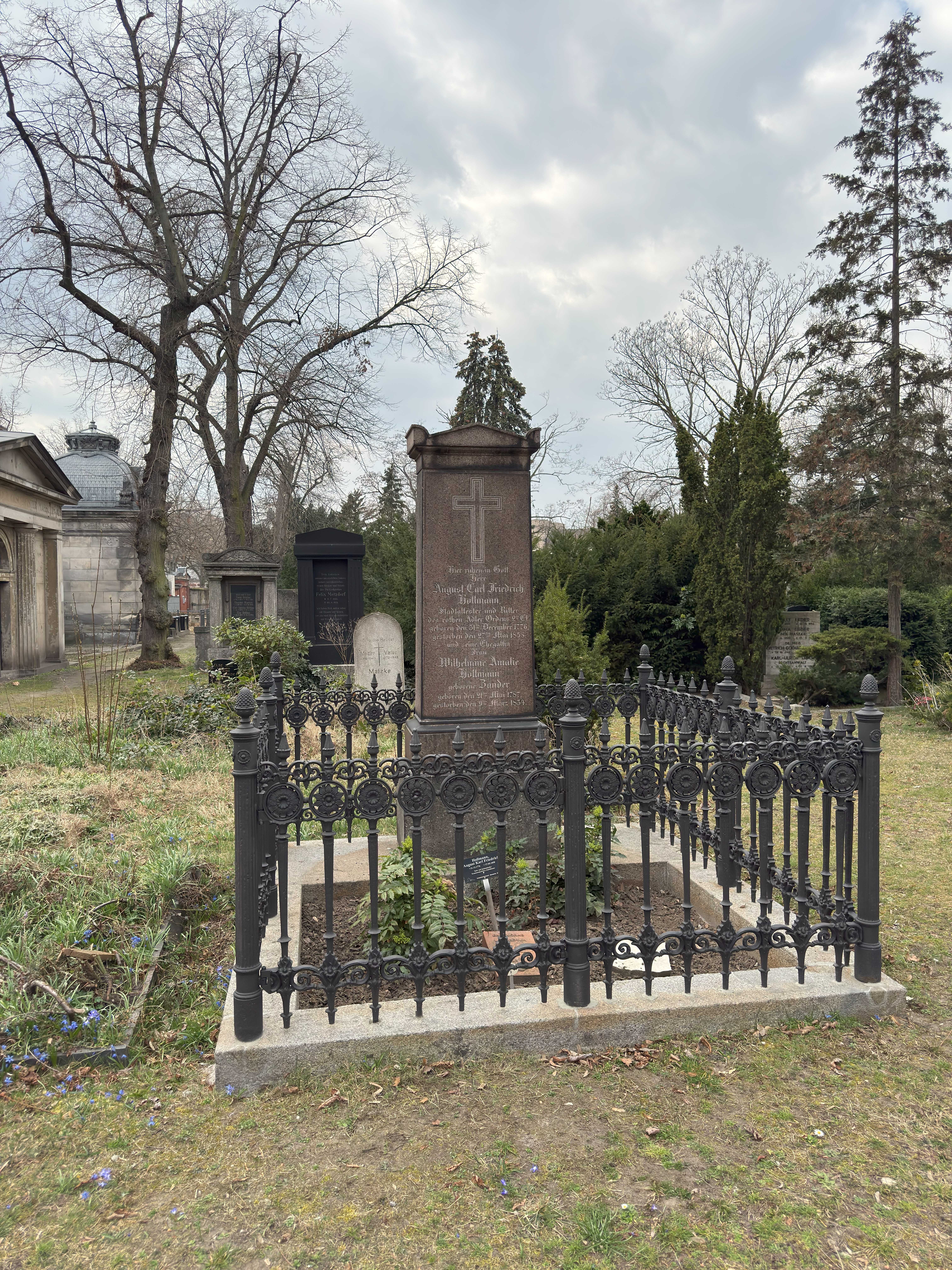 Grabstein Wilhelmine Amalie Hollmann, geb. Zander, Friedhof III der Jerusalems- und Neuen Kirchengemeinde, Berlin-Kreuzberg, Deutschland