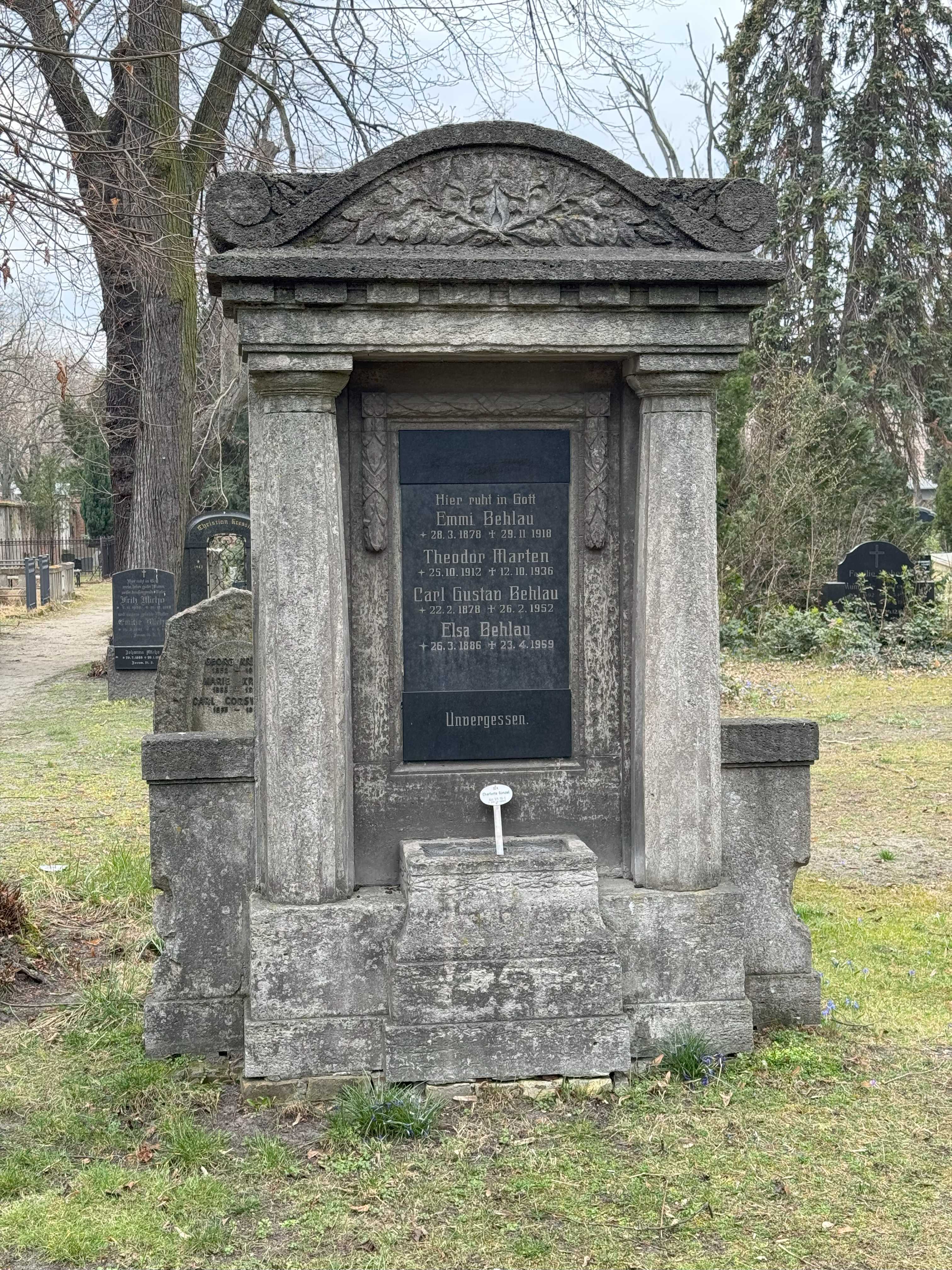 Grabstein Else Behlau, Friedhof III der Jerusalems- und Neuen Kirchengemeinde, Berlin-Kreuzberg, Deutschland