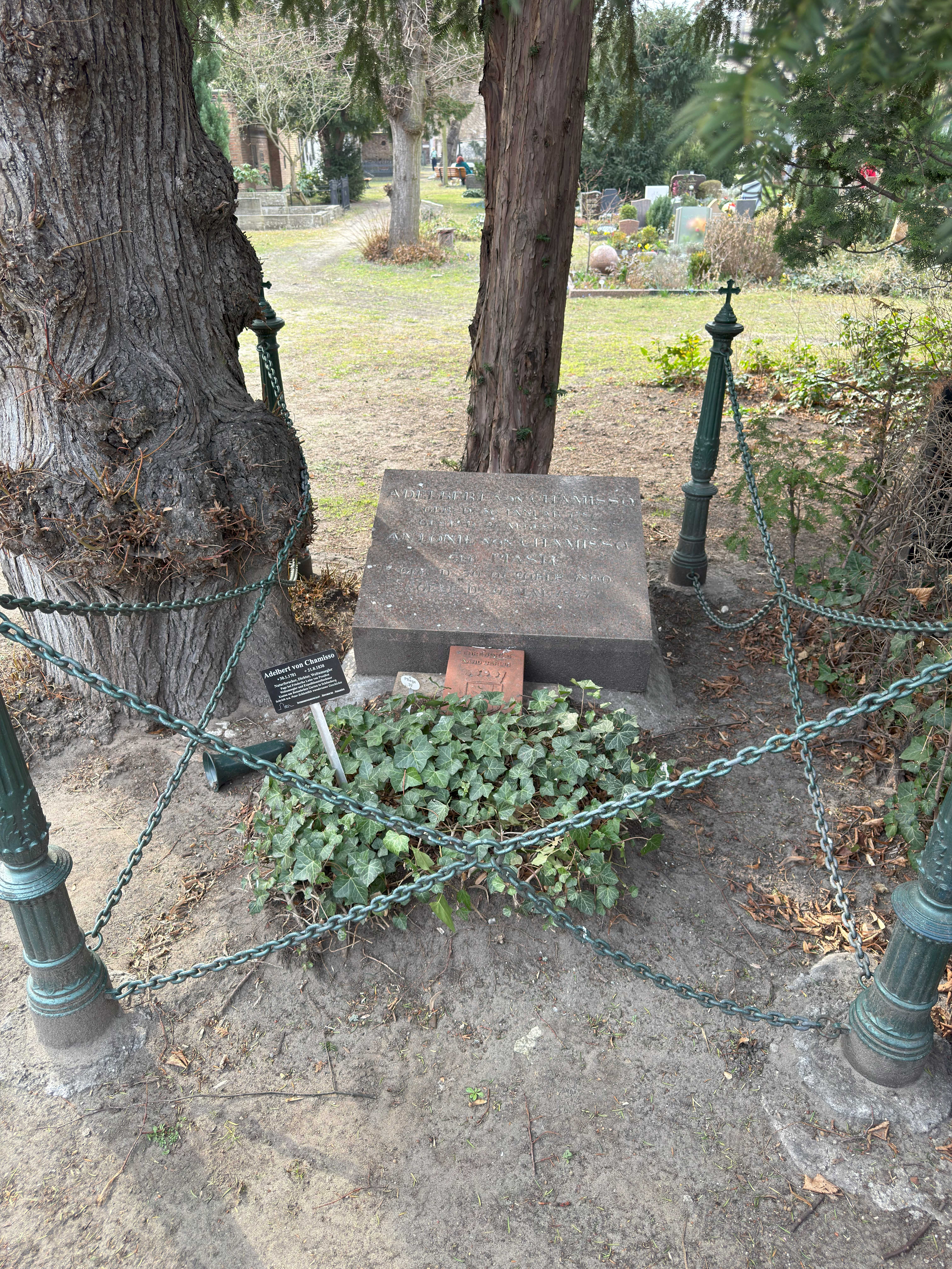 Grabstein Adelbert von Chamisso, Friedhof III der Jerusalems- und Neuen Kirchengemeinde, Berlin-Kreuzberg, Deutschland