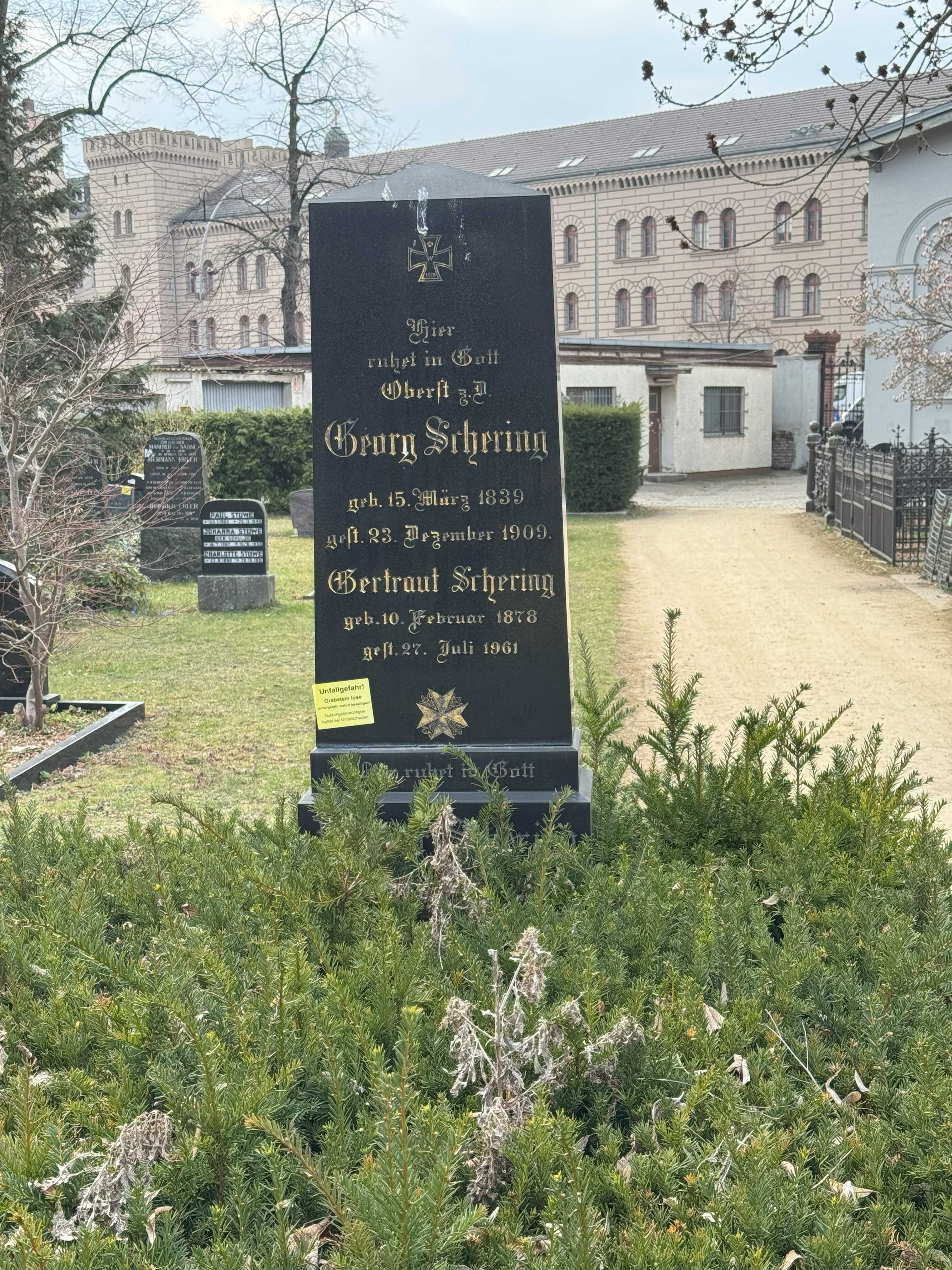 Grabstein Georg Schering, Friedhof III der Jerusalems- und Neuen Kirchengemeinde, Berlin-Kreuzberg, Deutschland