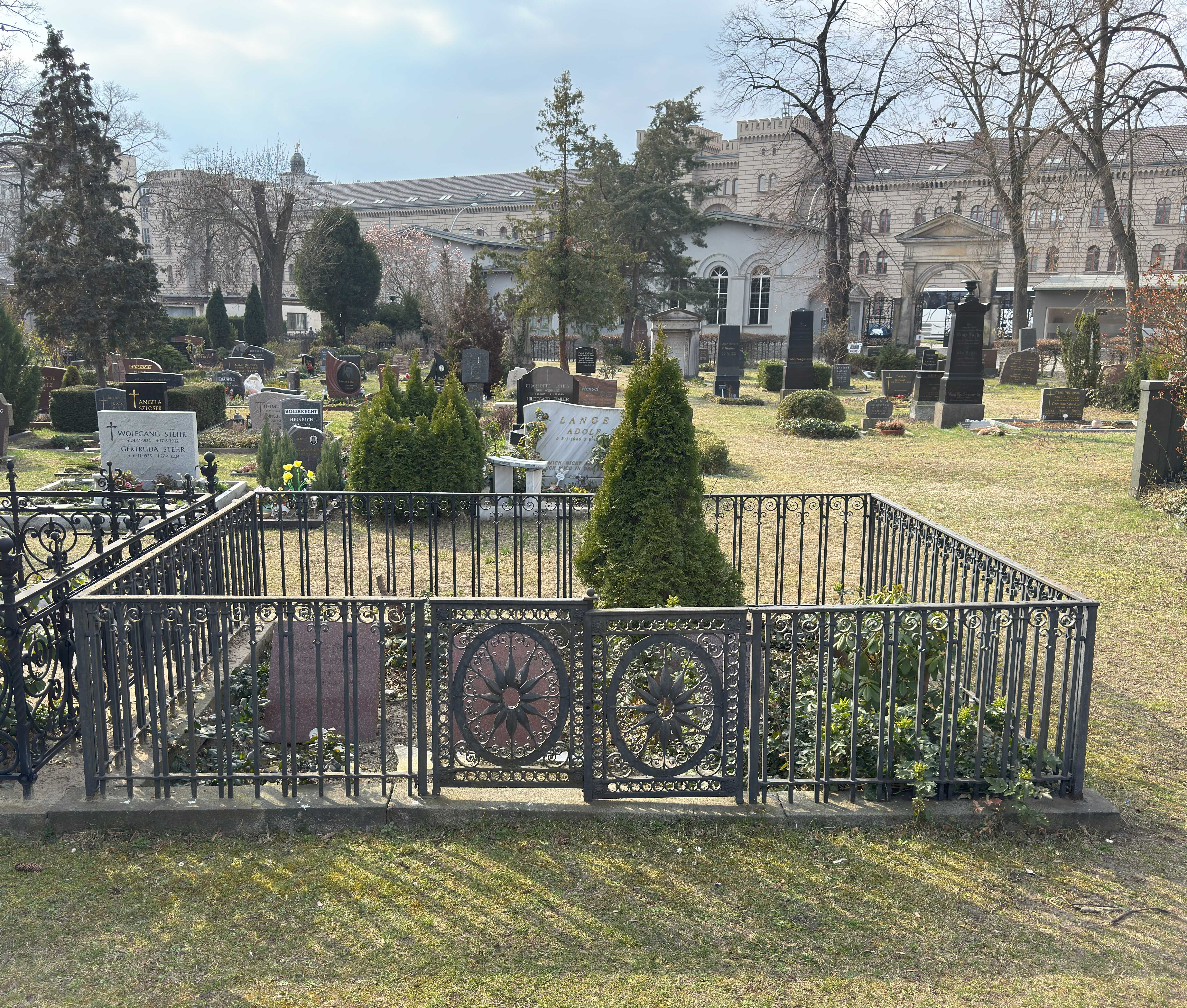 Grabstein Georg von Simson, Friedhof III der Jerusalems- und Neuen Kirchengemeinde, Berlin-Kreuzberg, Deutschland