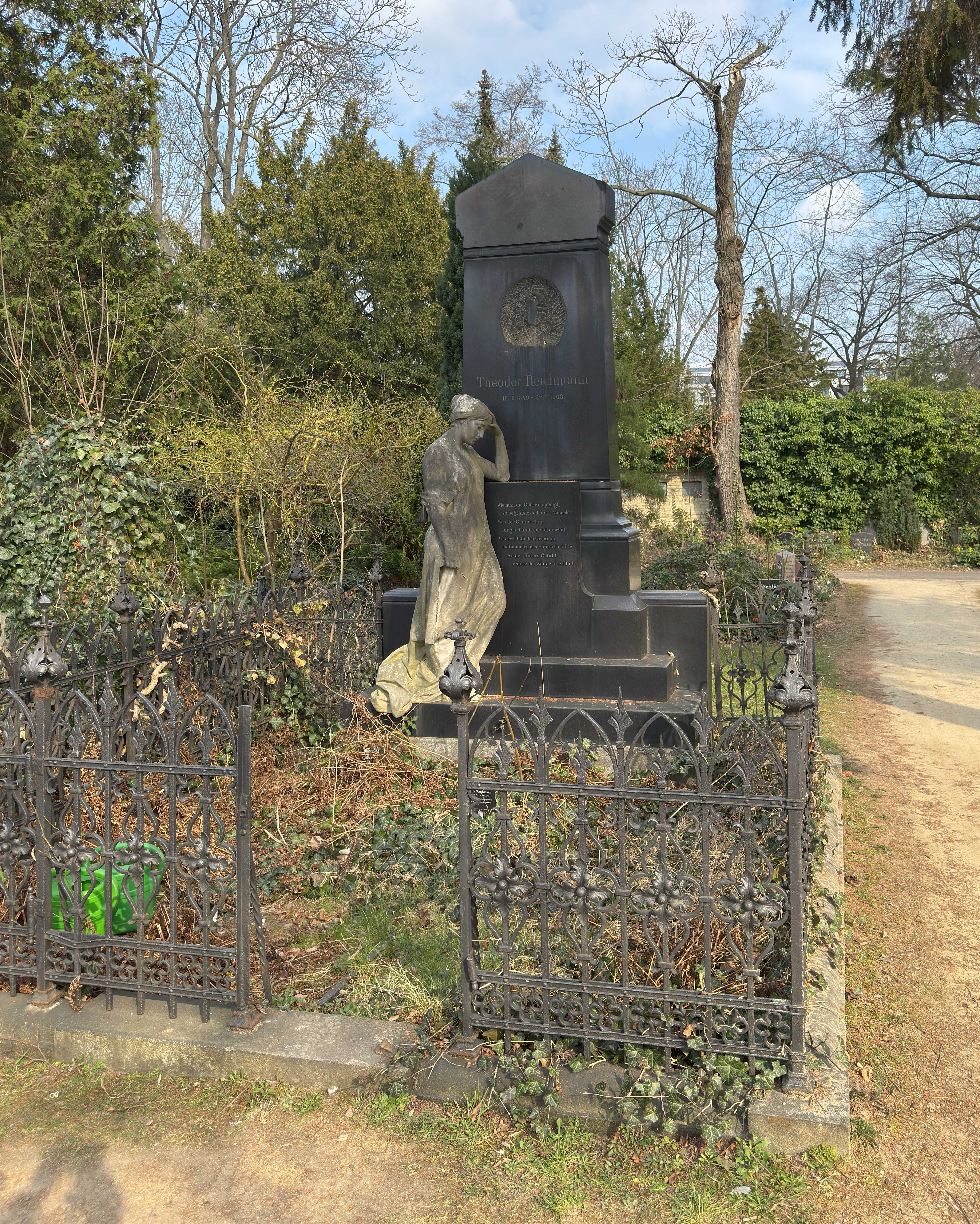 Grabstein Theodor Reichmann, Friedhof III der Jerusalems- und Neuen Kirchengemeinde, Berlin-Kreuzberg, Deutschland