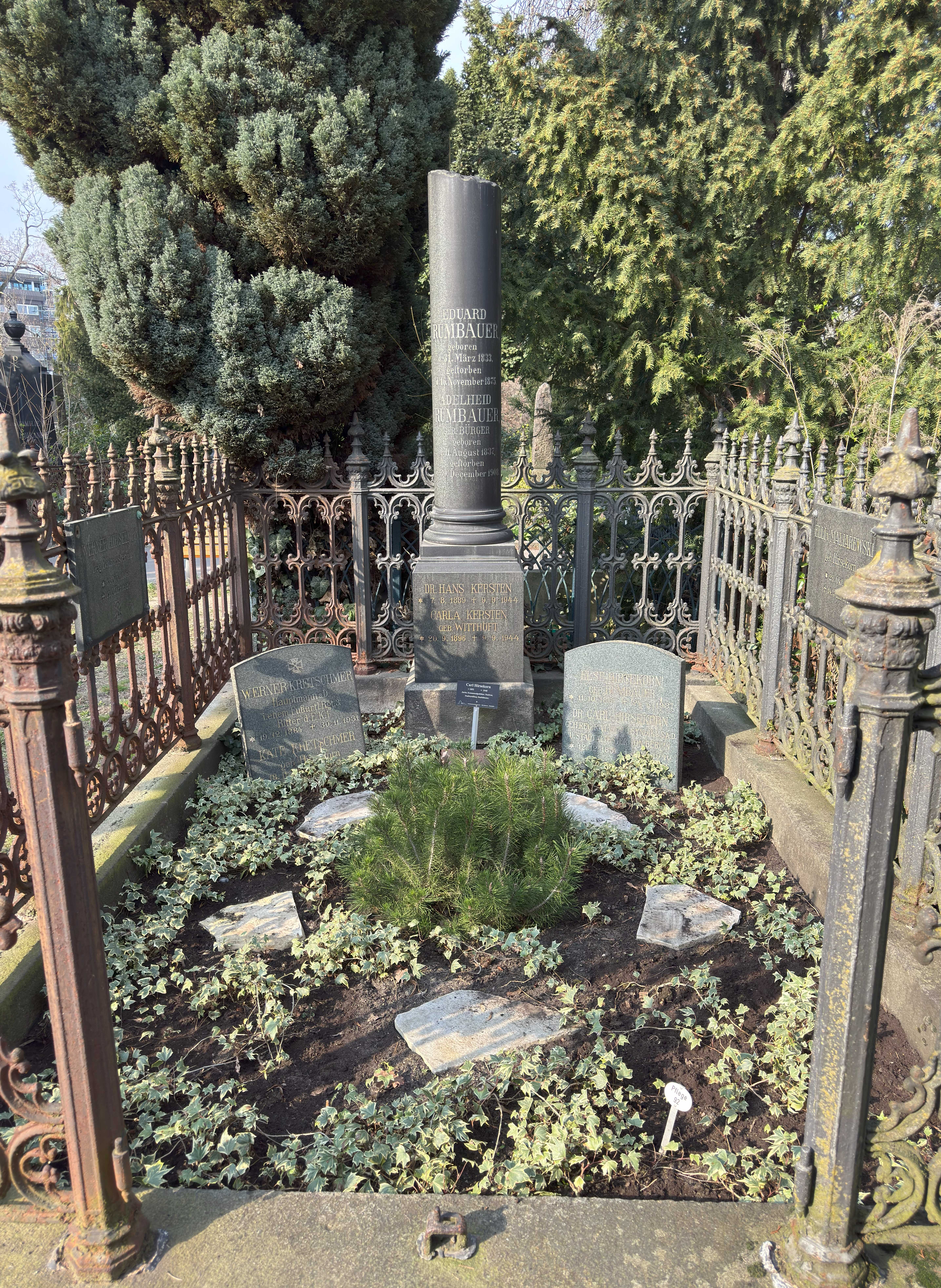 Grabstein Adelheid Rumbauer, geb. Bürger, Friedhof III der Jerusalems- und Neuen Kirchengemeinde, Berlin-Kreuzberg, Deutschland