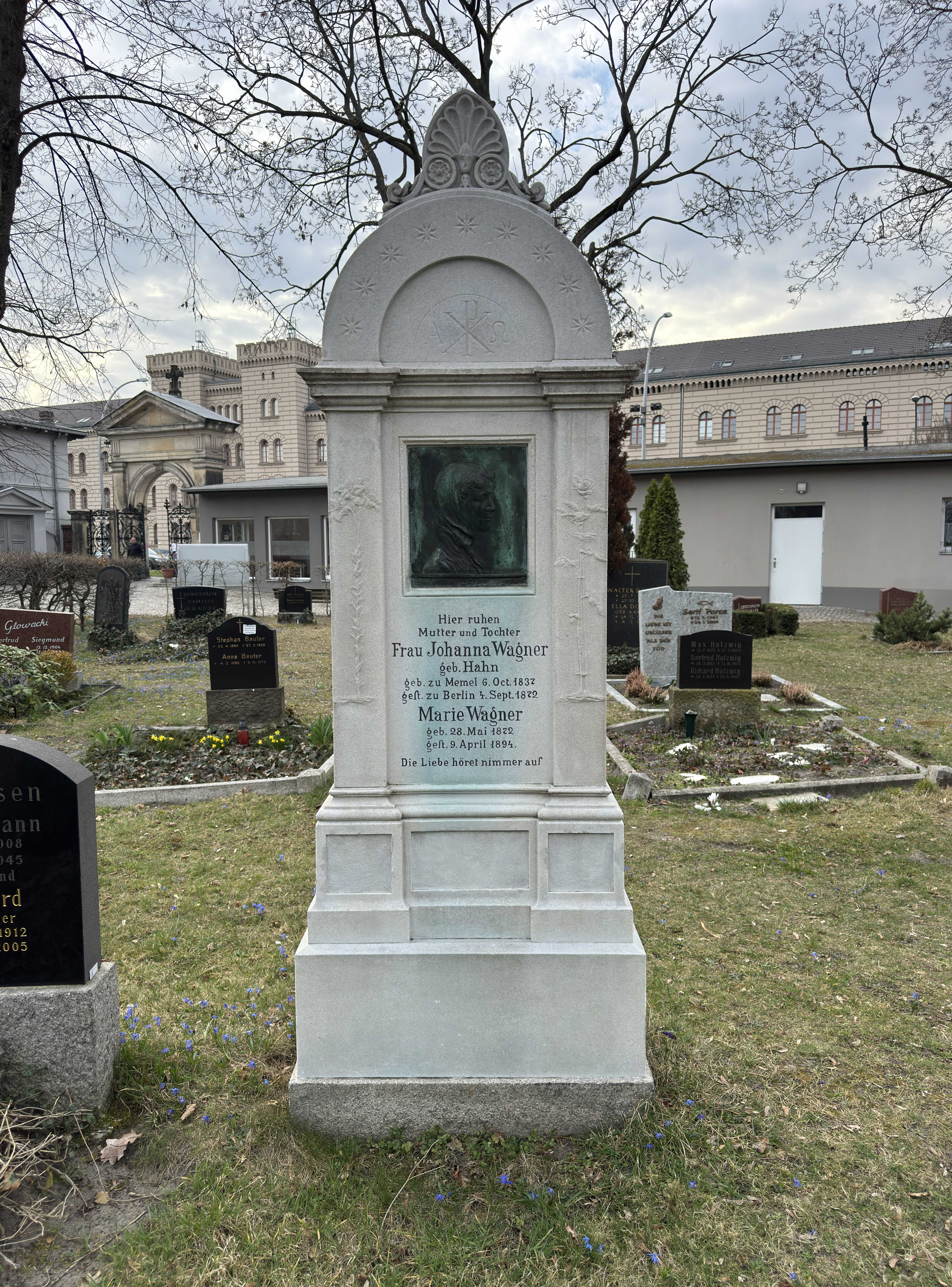 Grabstein Marie Wagner, Friedhof III der Jerusalems- und Neuen Kirchengemeinde, Berlin-Kreuzberg, Deutschland