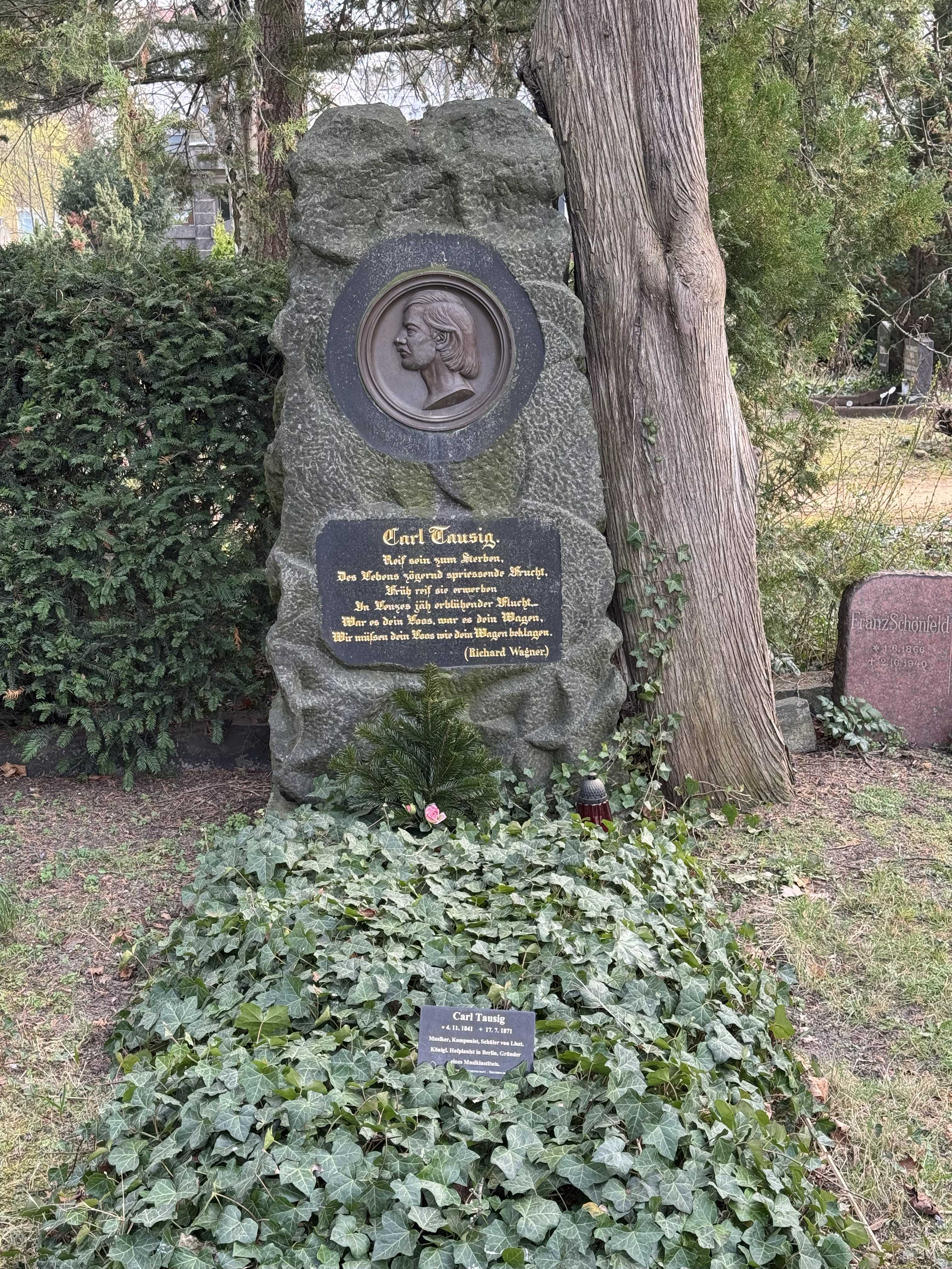Grabstein Karl Tausig, Friedhof III der Jerusalems- und Neuen Kirchengemeinde, Berlin-Kreuzberg, Deutschland