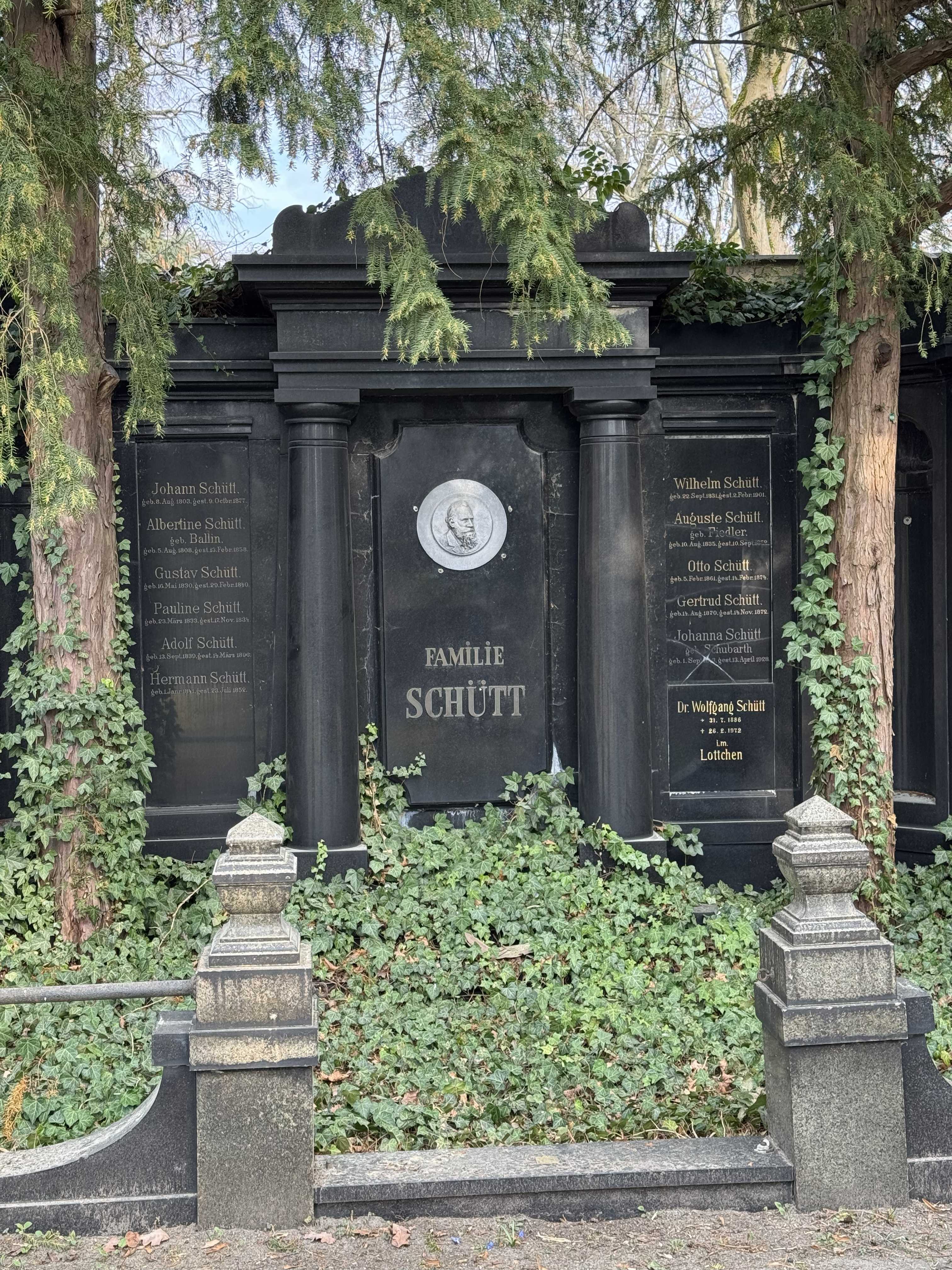 Grabstein hann Schütt, Friedhof III der Jerusalems- und Neuen Kirchengemeinde, Berlin-Kreuzberg, Deutschland