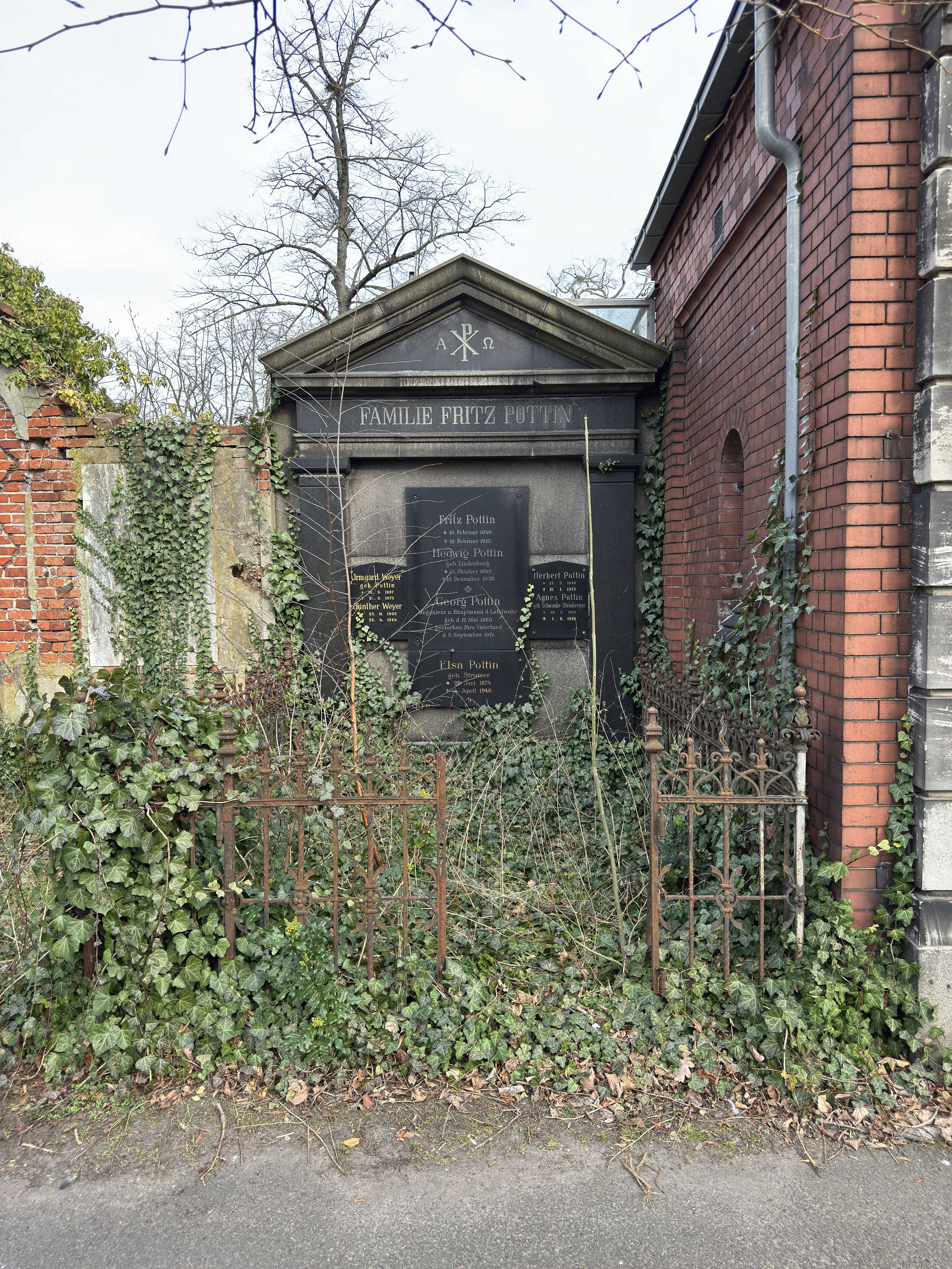 Grabstein Hedwig Pottin, geb. Lindenberg, Friedhof III der Jerusalems- und Neuen Kirchengemeinde, Berlin-Kreuzberg, Deutschland