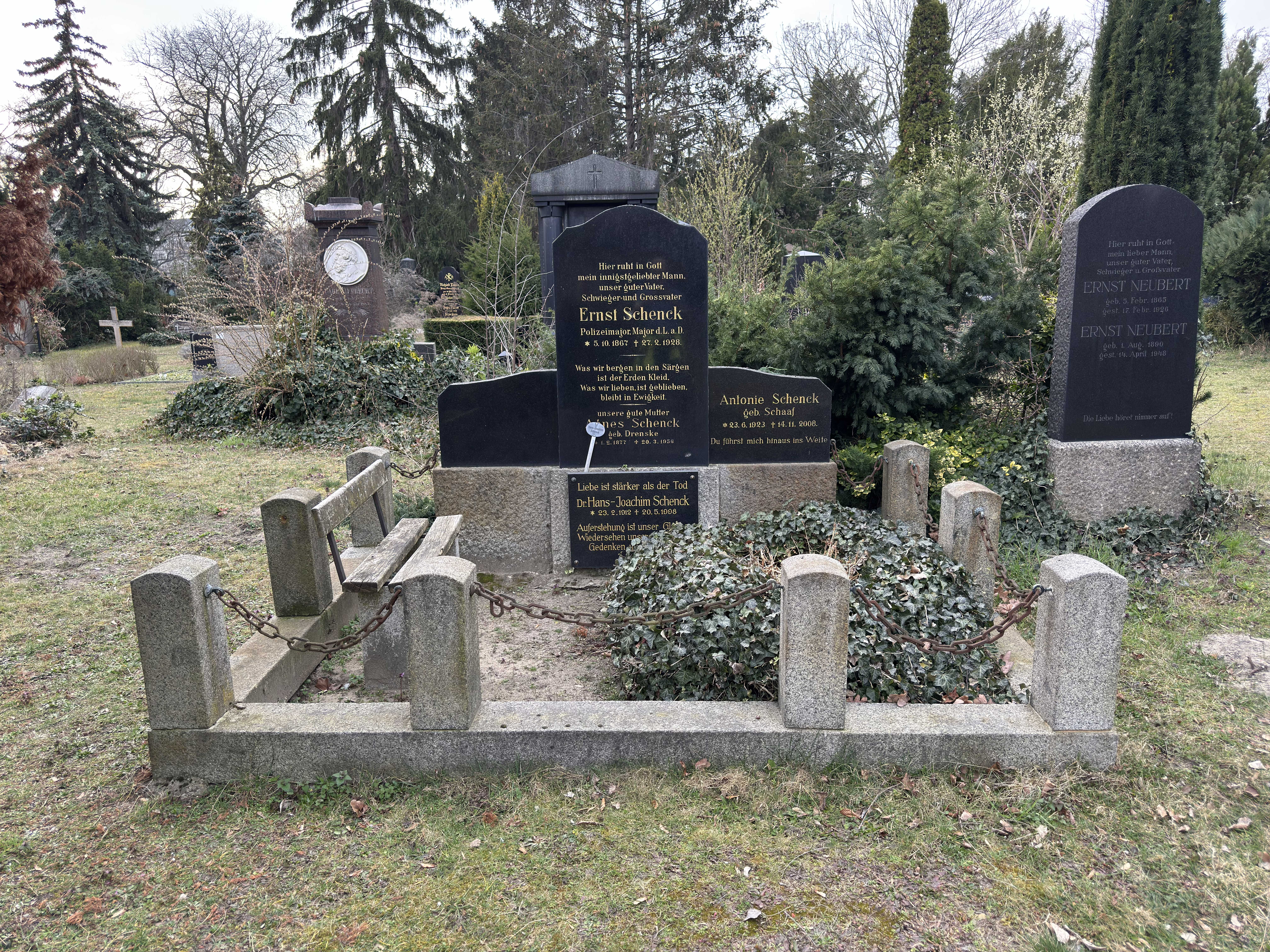 Grabstein Antonie Schenck, geb. Schaaf, Friedhof III der Jerusalems- und Neuen Kirchengemeinde, Berlin-Kreuzberg, Deutschland