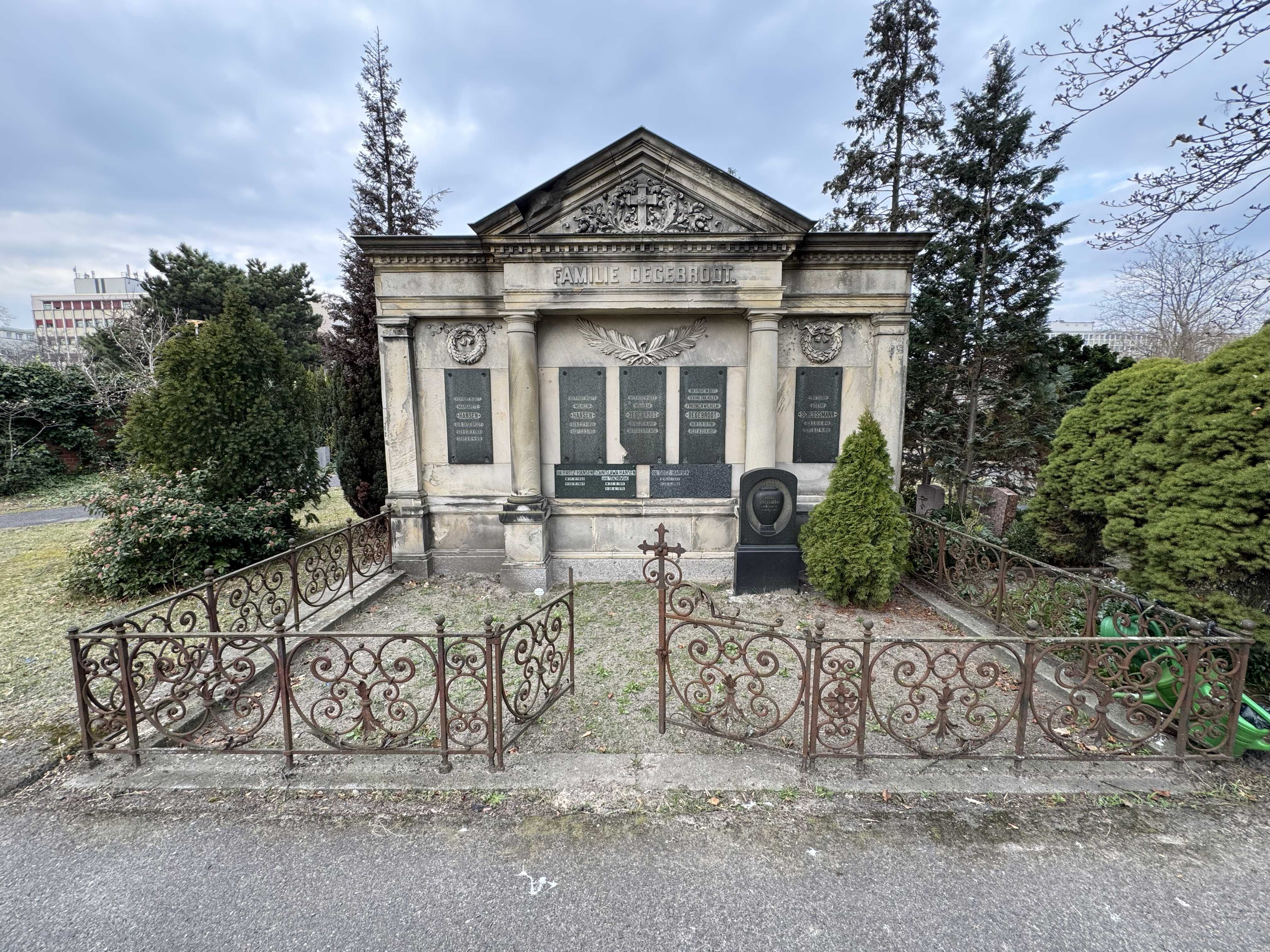Grabstein Wilhelm Hansen, Friedhof III der Jerusalems- und Neuen Kirchengemeinde, Berlin-Kreuzberg, Deutschland