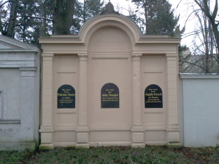 Grabstein John Menger, Alter Domfriedhof der St.-Hedwigs-Gemeinde, Berlin-Mitte