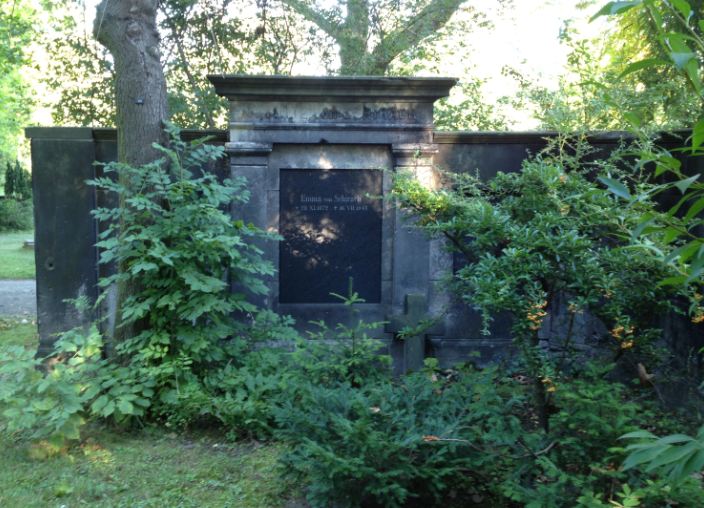 Grabstein Karl von Schirach, Friedhof Columbiadamm, Berlin-Neukölln
