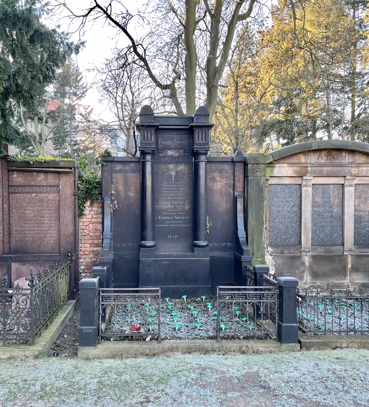 Grabstein Emma Niesel, geb. Severin, Alter Domfriedhof der St.-Hedwigs-Gemeinde, Berlin-Mitte, Deutschland