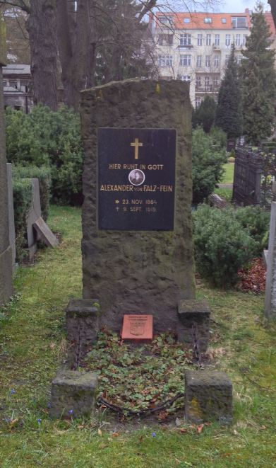 Grabstein Alexander von Falz-Fein, Alter Friedhof der Zwölf-Apostel-Gemeinde, Berlin-Schöneberg