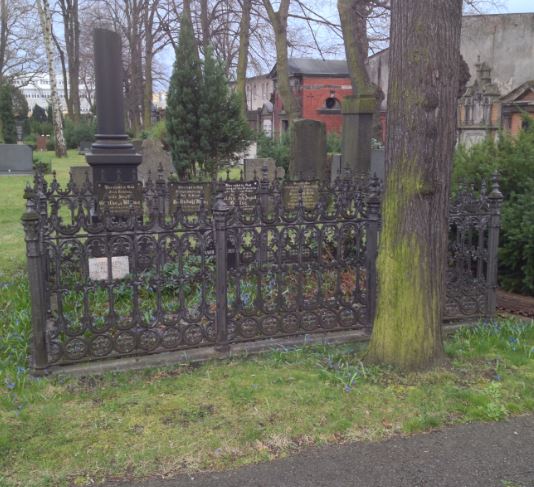 Grabstein Luise Sophie Grosse, geb. Blume, Alter Friedhof der Zwölf-Apostel-Gemeinde, Berlin-Schöneberg