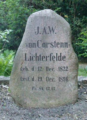 Grabstein von J. A. W. von Carstenn-Lichterfelde, Paulus-Friedhof, Berlin-Lichterfelde