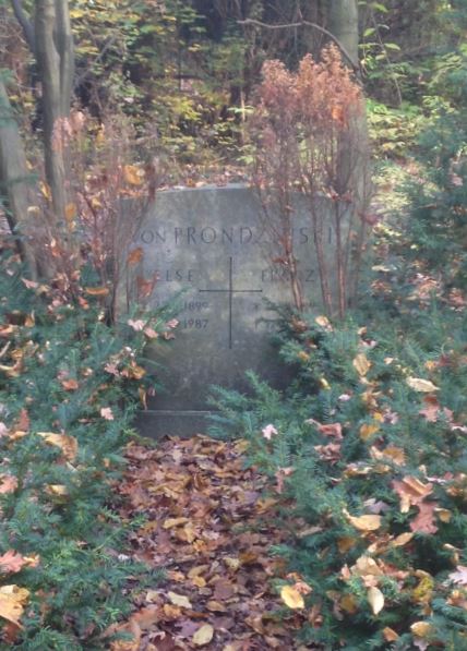 Grabstein Else von Prondzinski, Friedhof Steglitz, Berlin, Deutschland