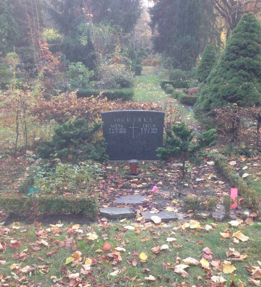 Grabstein Meta von Dirke, Friedhof Steglitz, Berlin, Deutschland