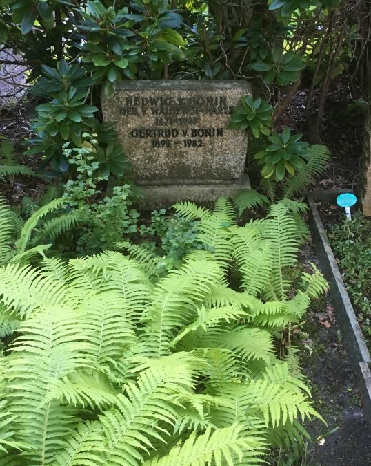 Grabstein Gertrud von Bonin, Parkfriedhof Lichterfelde, Berlin