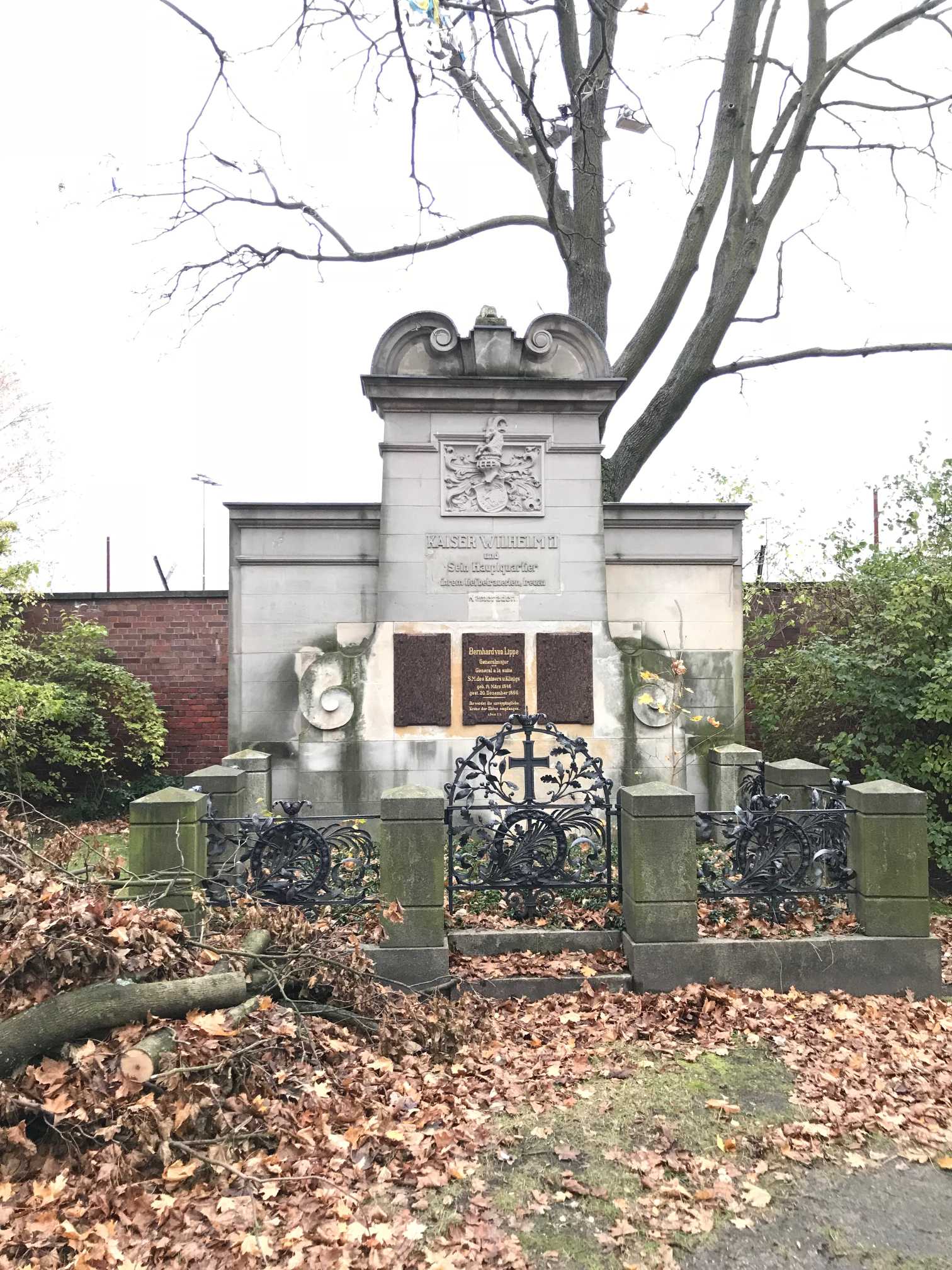 Grabstein Bernhard von Lippe, Friedhof Columbiadamm, Berlin