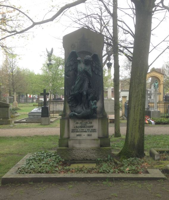 Grabstein Julius von Groß genannt von Schwarzhoff, Invalidenfriedhof Berlin, Deutschland