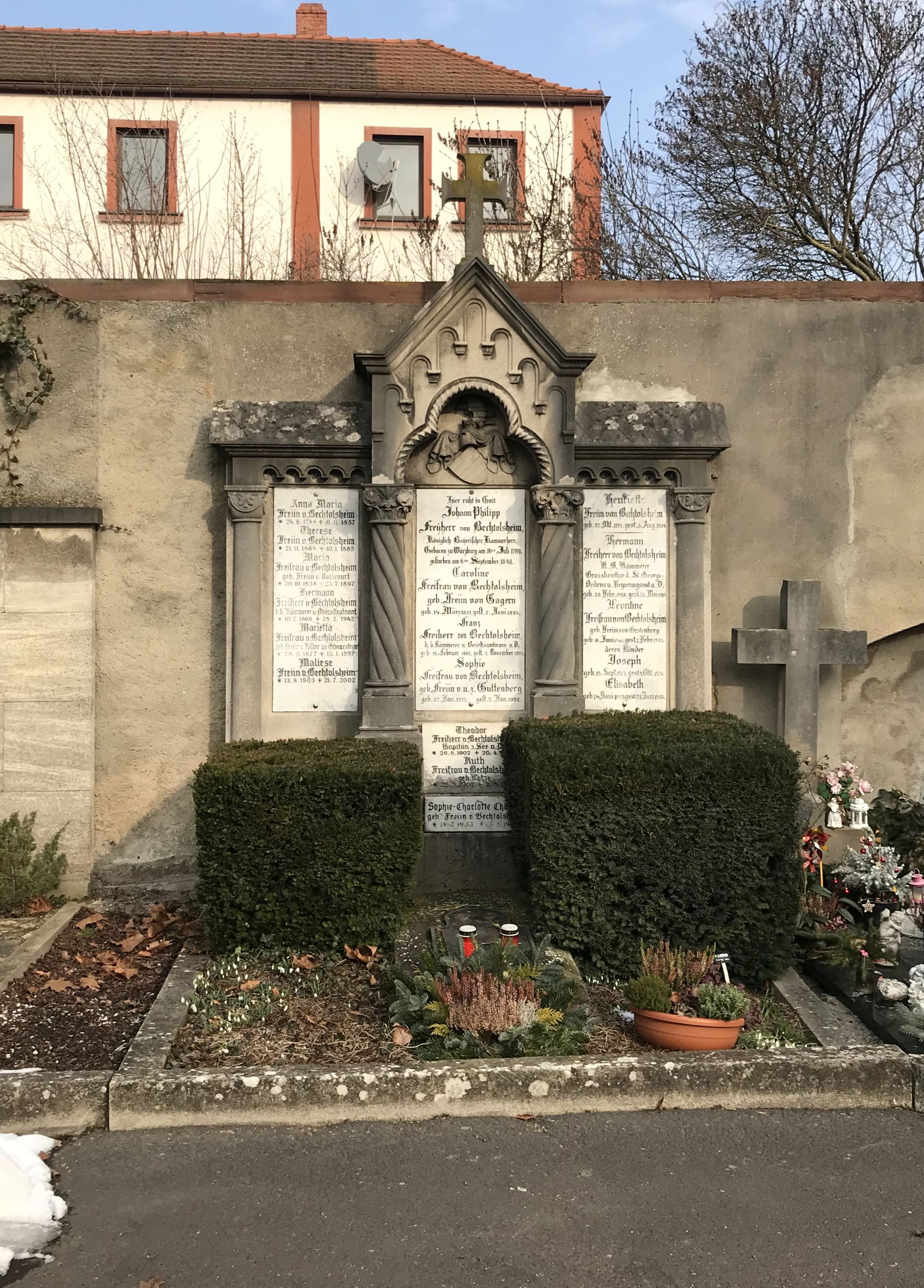 Grabstein Maliese Freiin von Bechtolsheim, Hauptfriedhof Würzburg, Unterfranken, Bayern, Deutschland