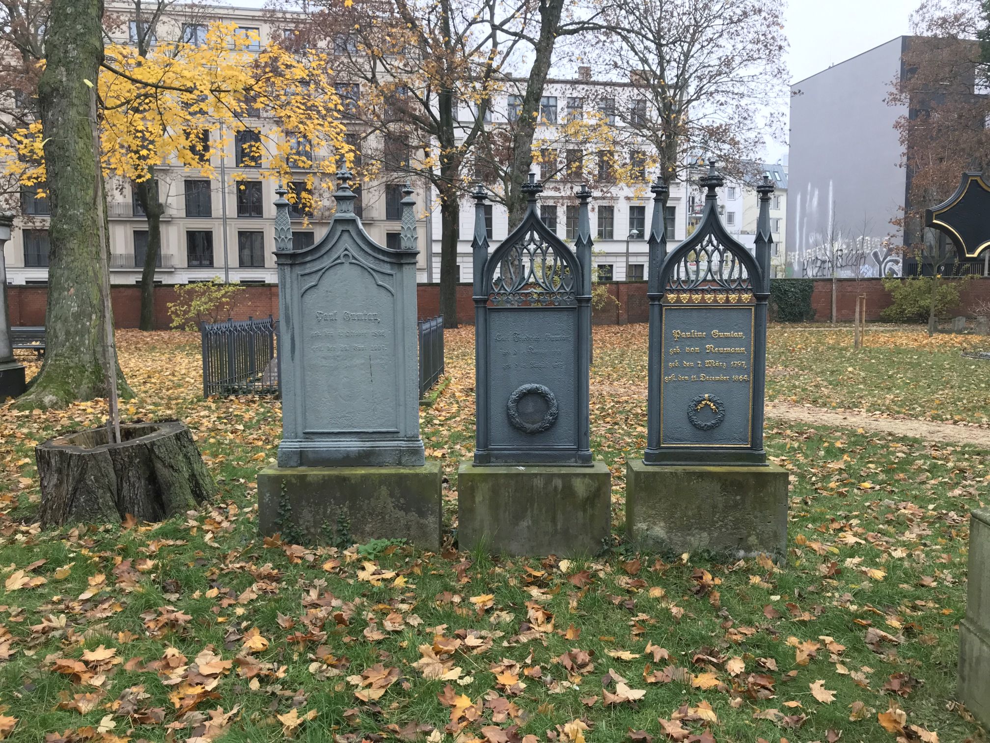 Grabstein Paul Gumtau, Alter Garnisonfriedhof Berlin