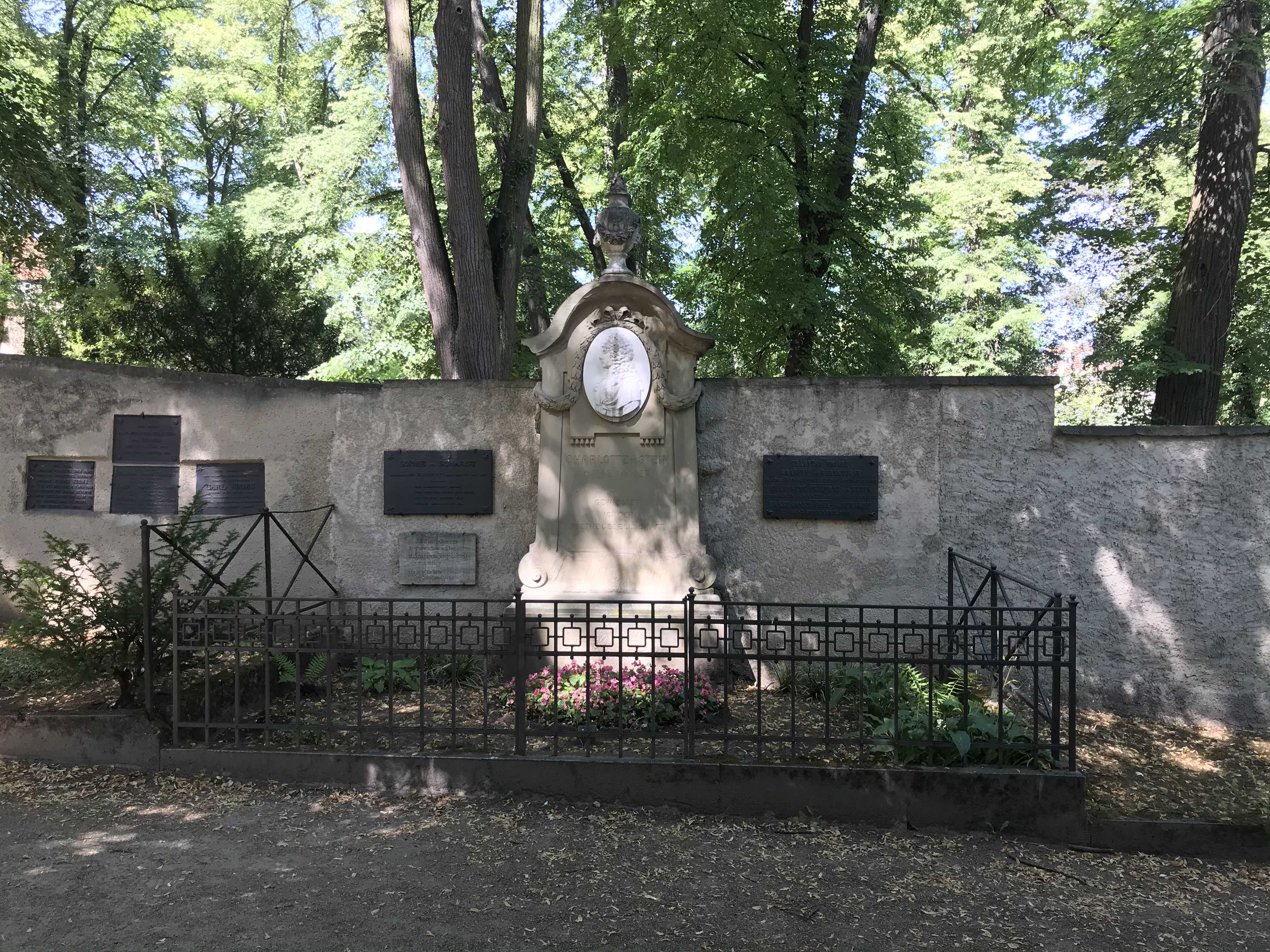 Grabstätte Charlotte Freifrau von Stein, geb. von Schardt, Historischer Friedhof Weimar, Thüringen, Deutschland