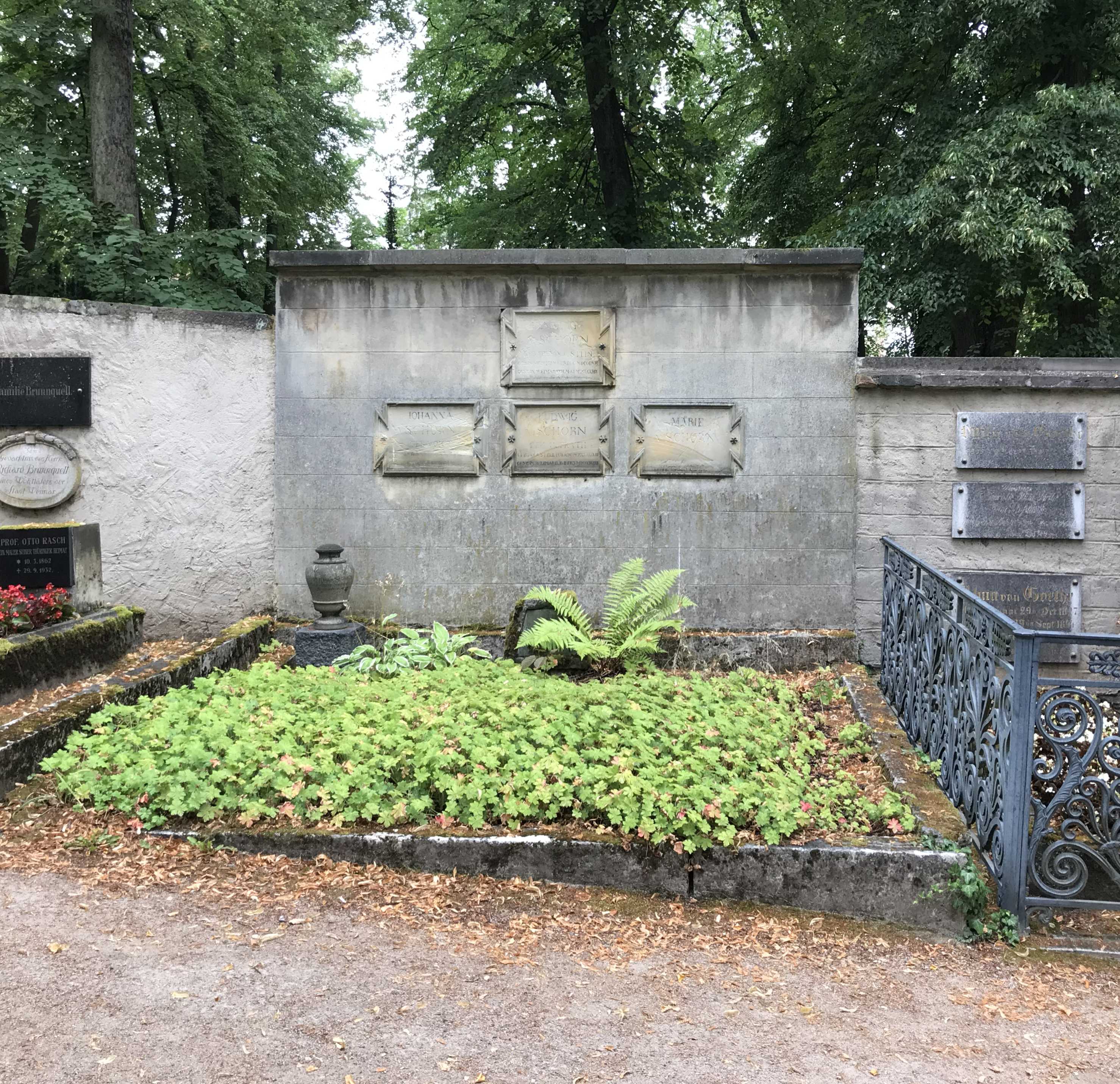 Grabstein Ludwig von Schorn, Hauptfriedhof Weimar, Thüringen, Deutschland