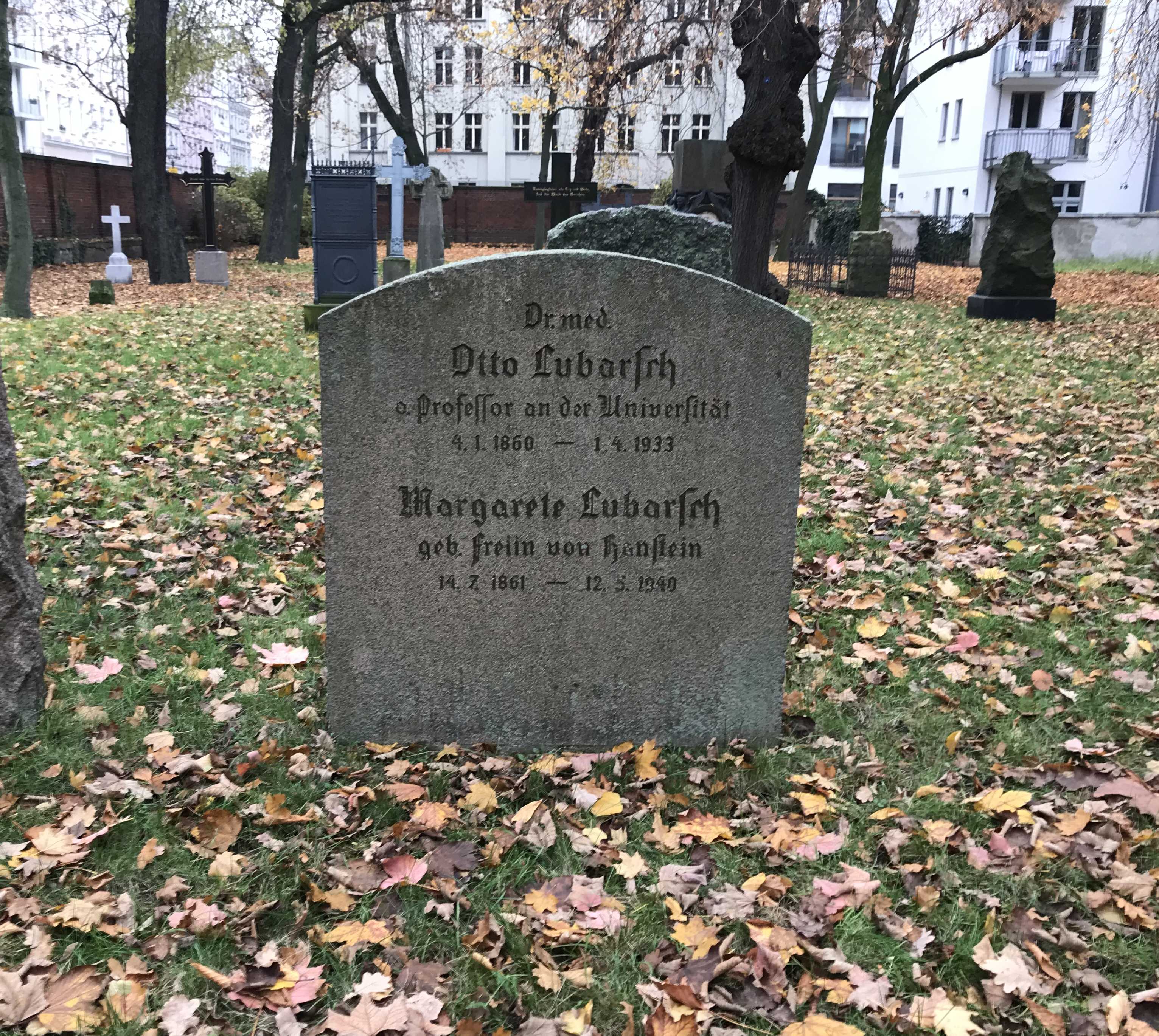 Grabstein Margarete Lubarsch, geb. Freiin von Hanstein, Alter Garnisonfriedhof Berlin