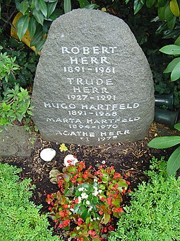 Grabstein Robert Herr, Nordfriedhof Köln, Nordrhein-Westfalen