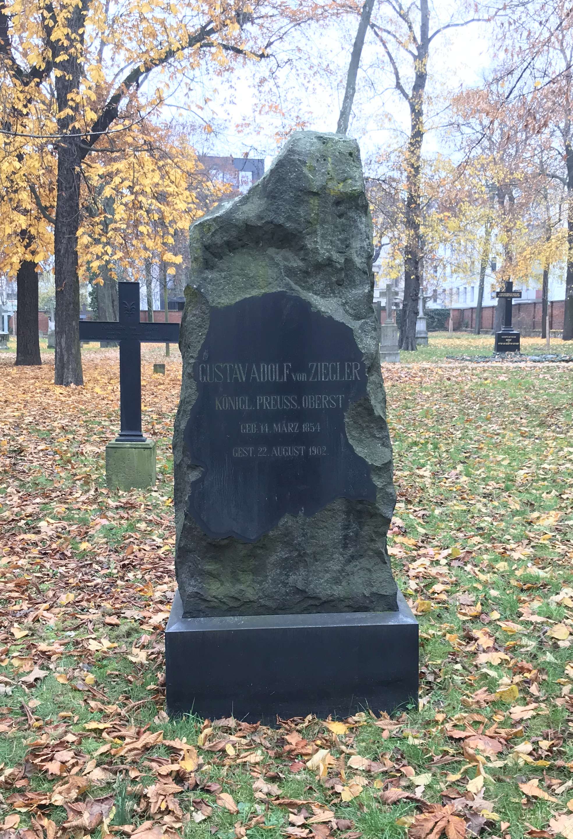 Grabstein Adolf von Ziegler, Alter Garnisonfriedhof Berlin