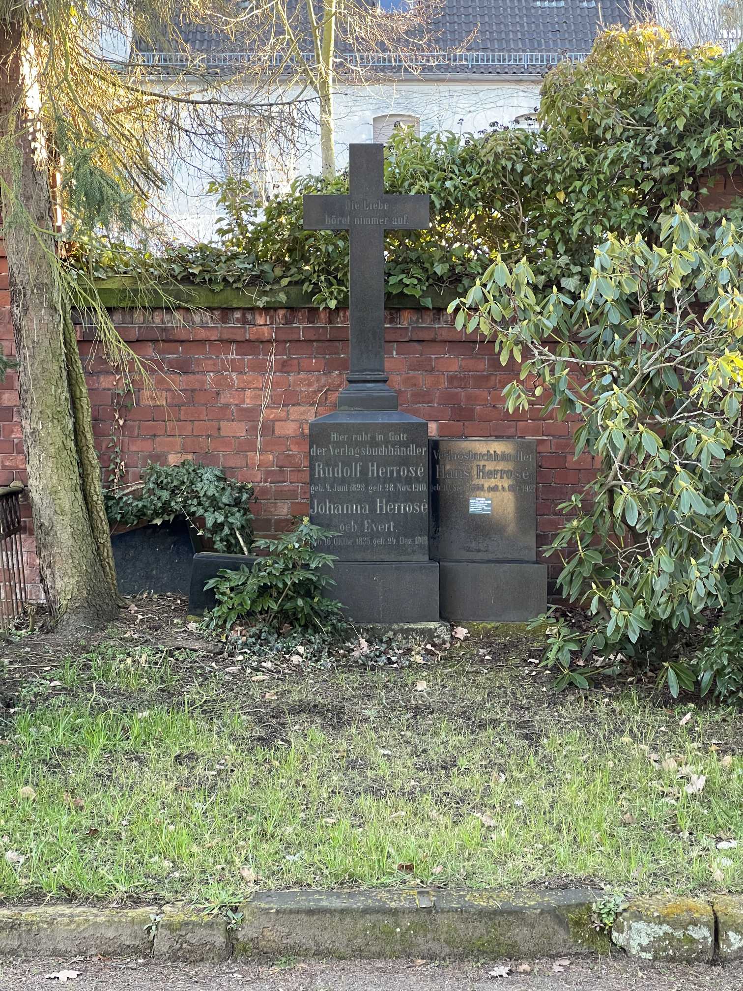 Grabstein Rudolf Herrosé, Neuer Friedhof Wittenberg