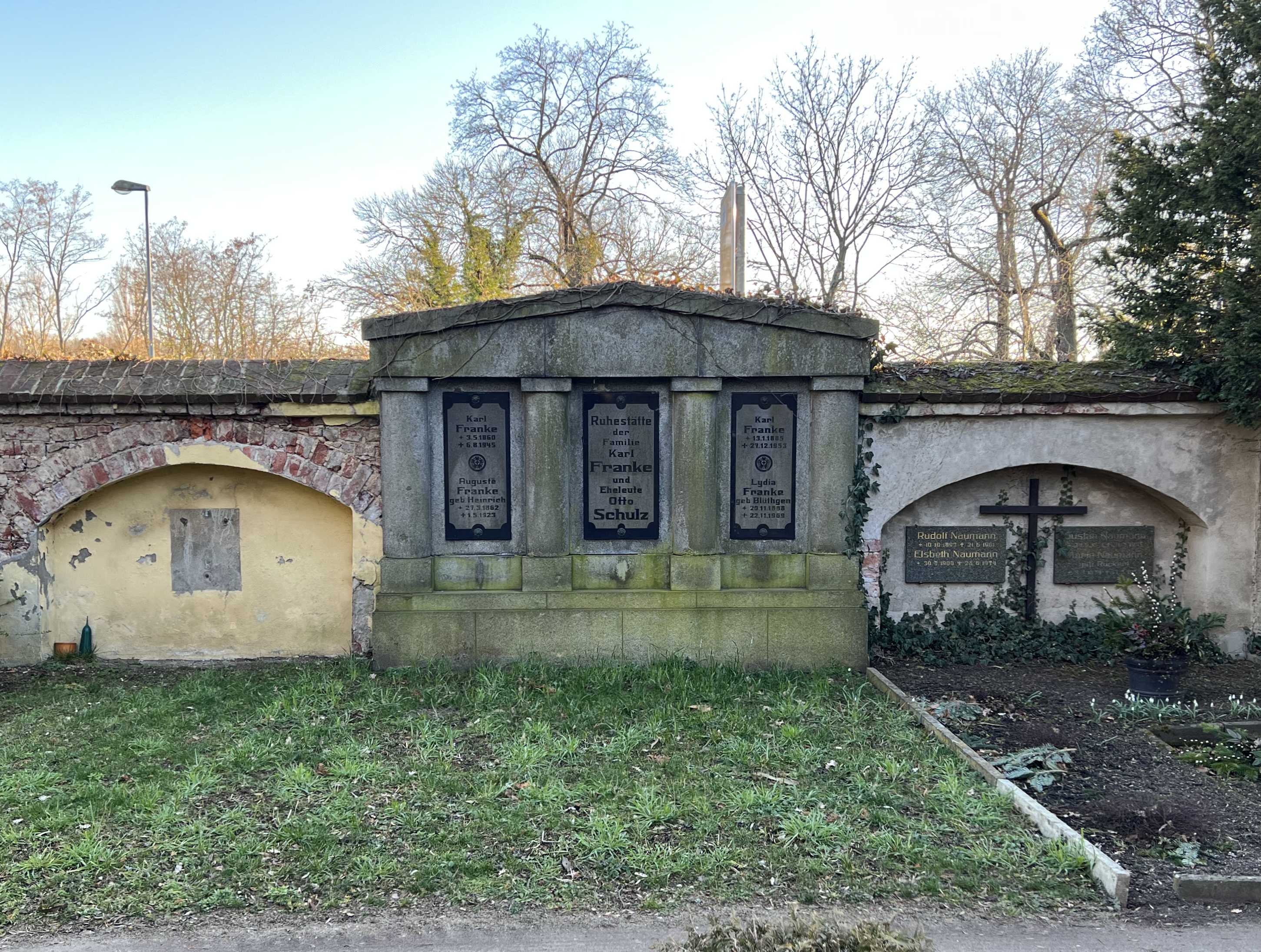 Grabstein Karl Franke, Neuer Friedhof Wittenberg