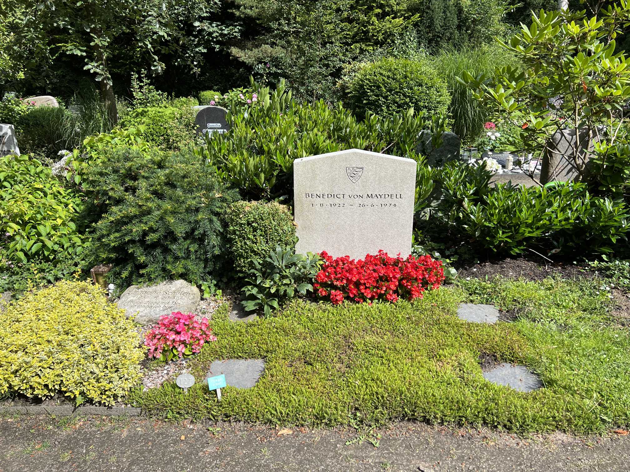 Grabstein Benedict von Maydell, Nordfriedhof, Kiel, Schleswig-Holstein