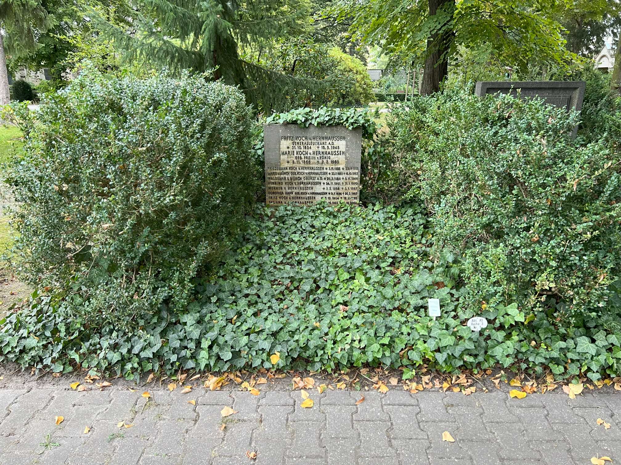 Grabstein Dorothea Hahn, geb. Koch von Hernhaussen, Friedhof Wilmersdorf, Berlin