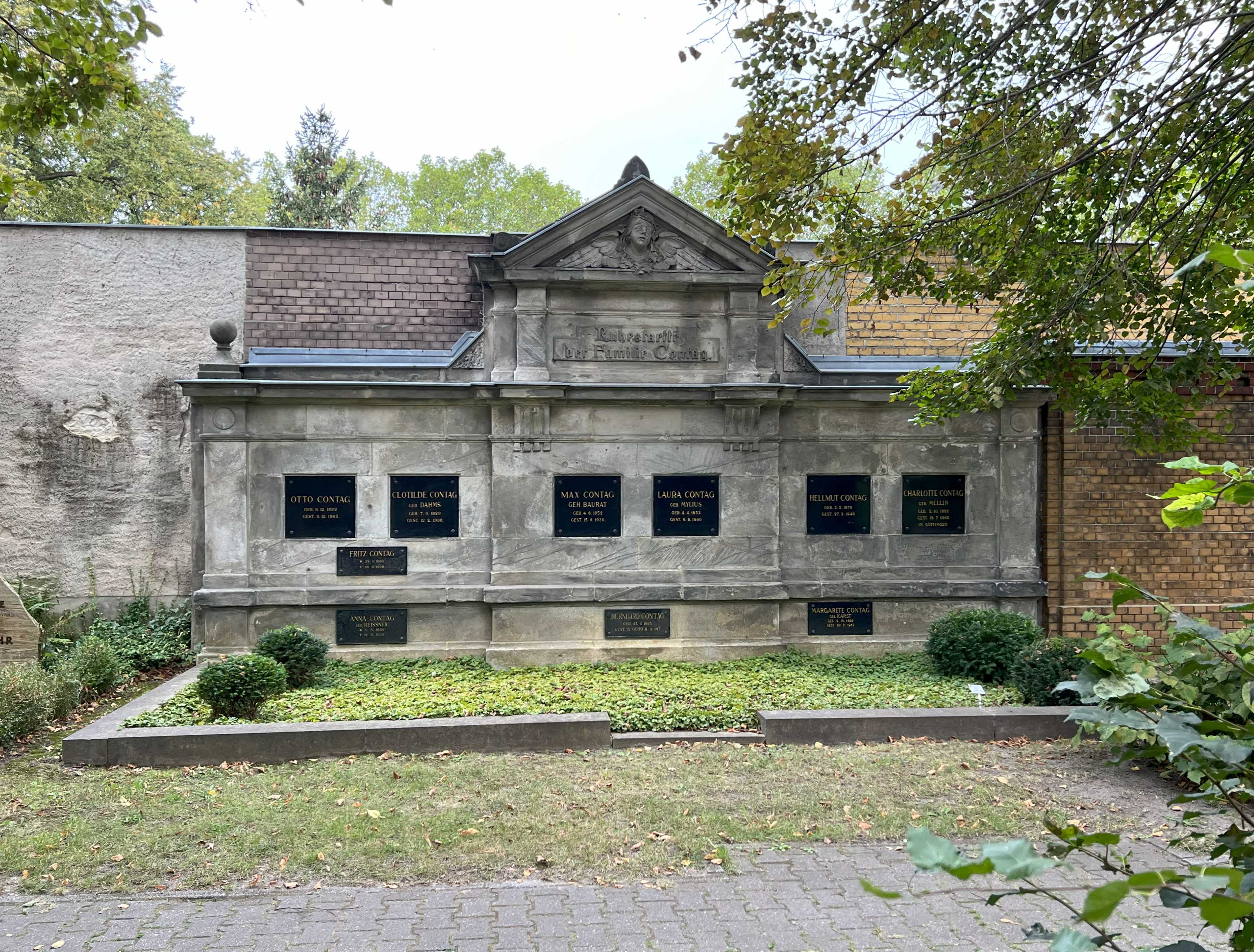 Grabstein Clotilde Contag, geb. Dahms, Friedhof Wilmersdorf, Berlin, Deutschland
