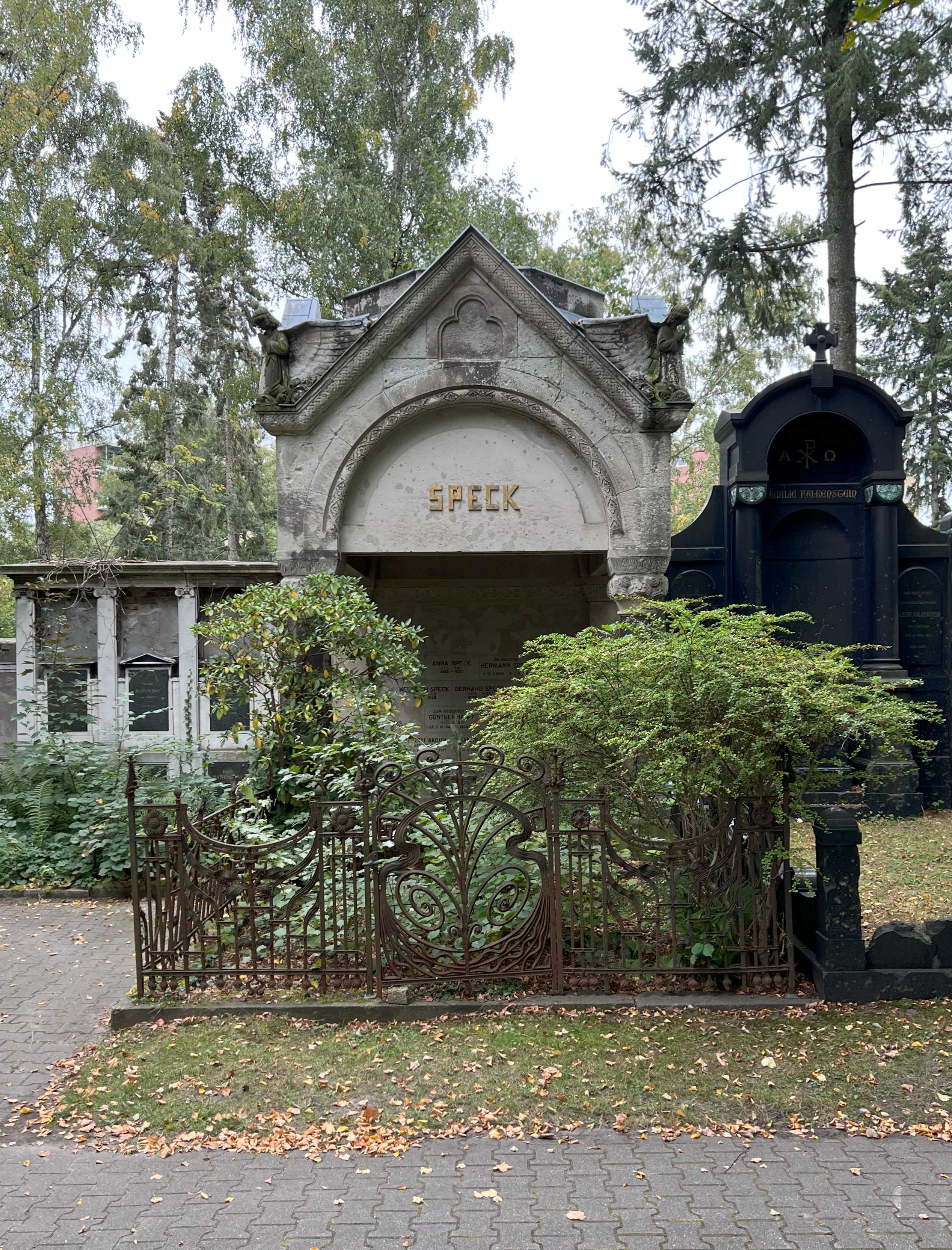 Grabstein Erich Karpinski, Friedhof Wilmersdorf, Berlin
