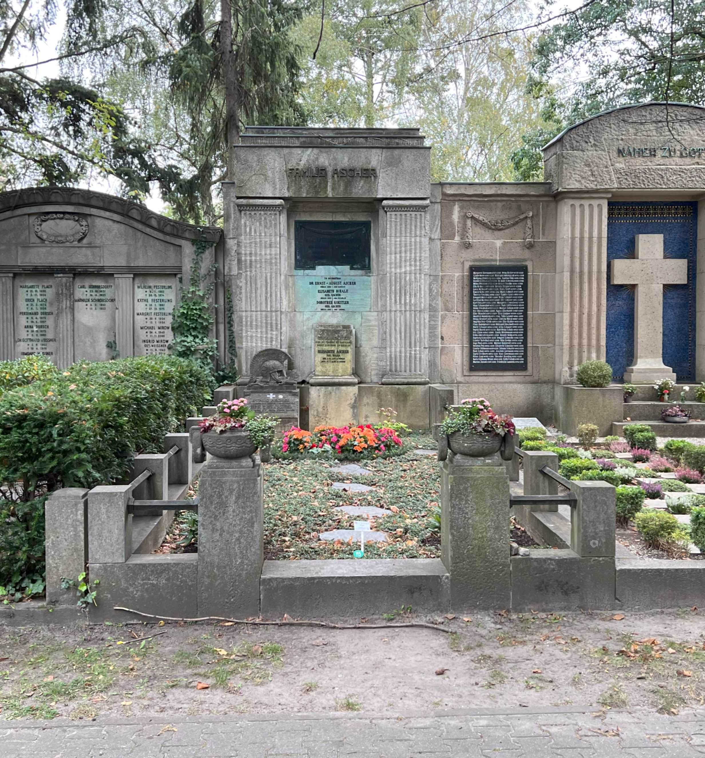 Grabstein Bertha Ascher, geb. Benjamin, Friedhof Wilmersdorf, Berlin